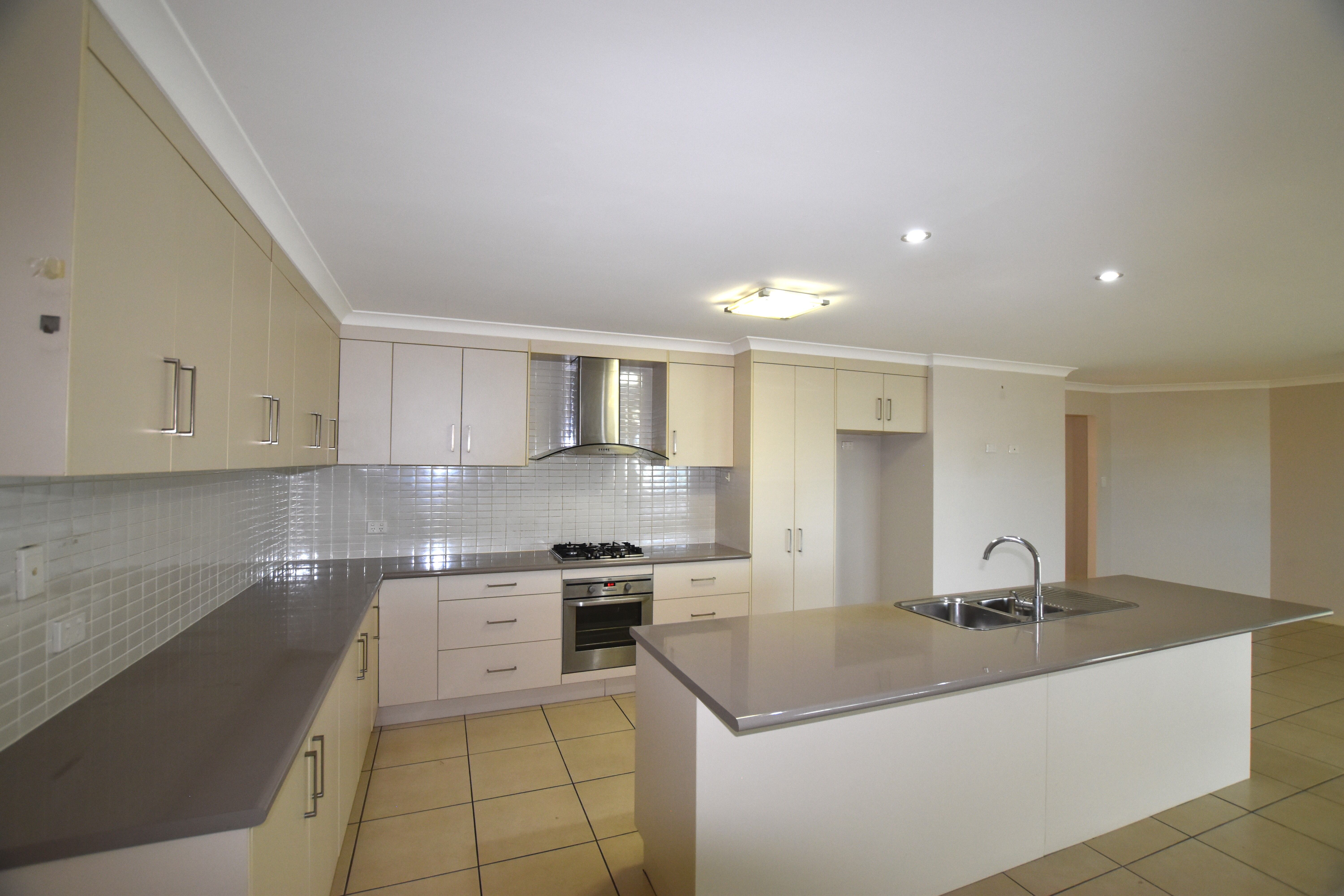 16 Bottlebrush Drive, Kirkwood, QLD 4680