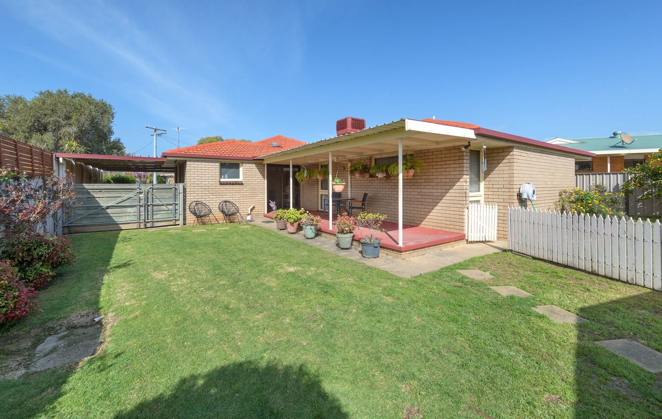 8 Lavender Street — photo 11 of 13