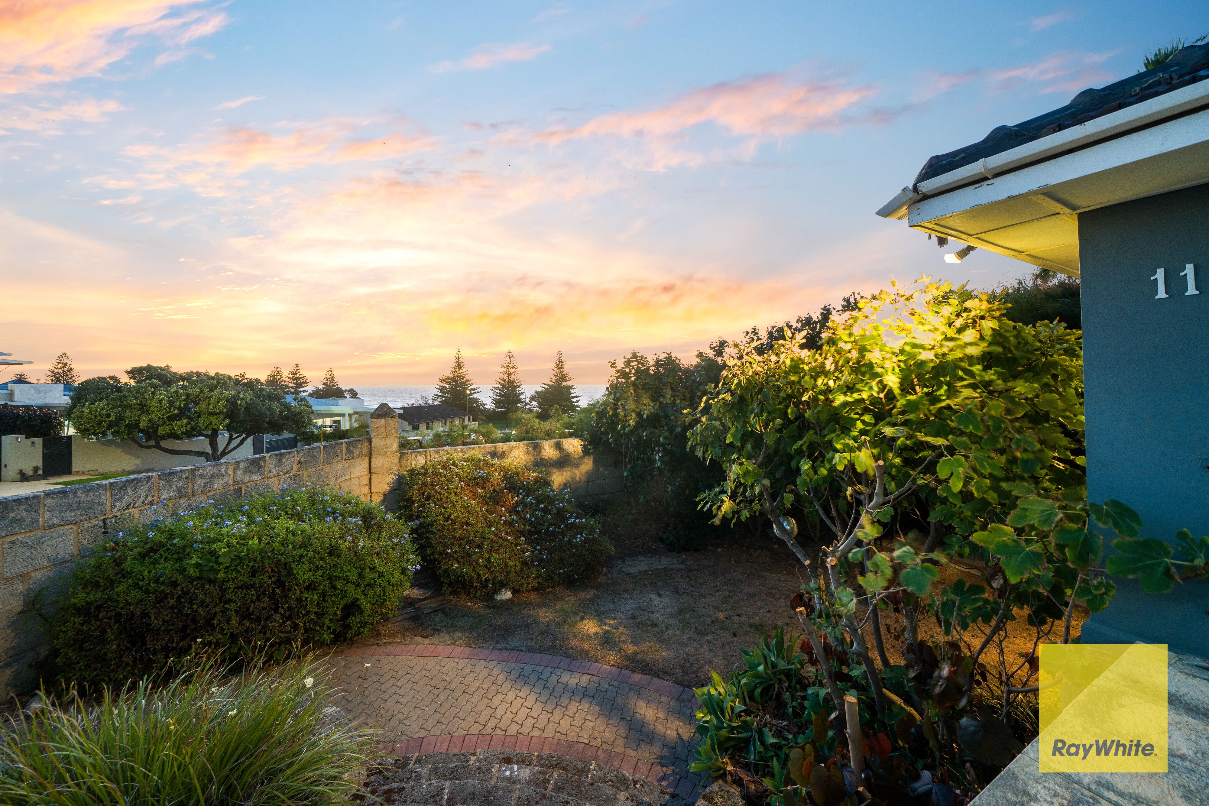 11 Kathleen Street, Trigg, WA 6029