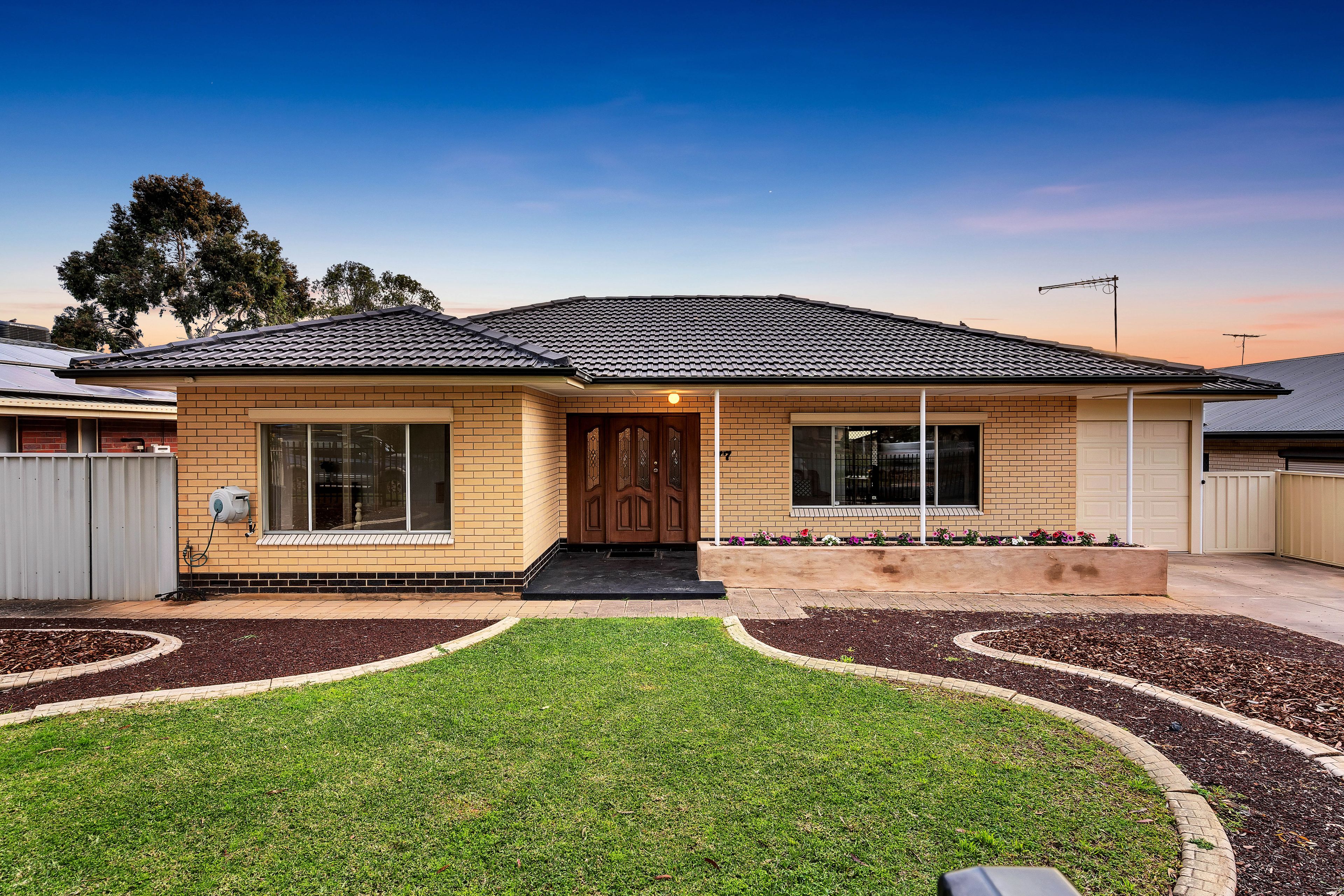 77 Collingbourne Drive, Elizabeth Vale SA 5112