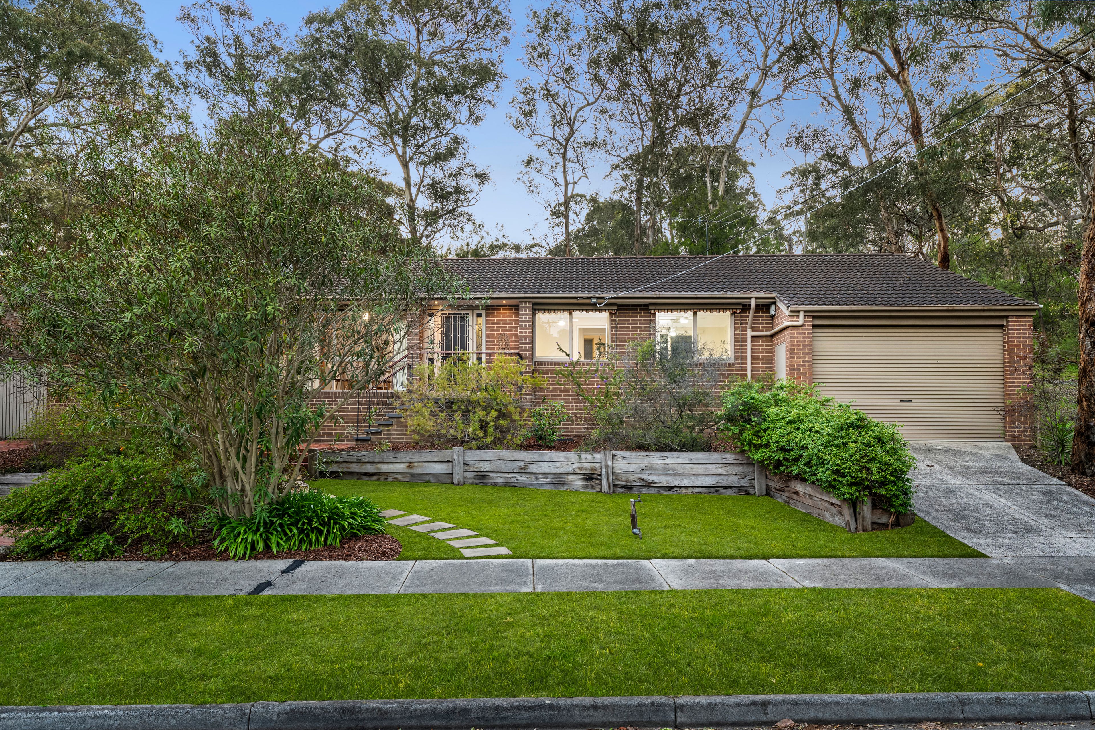 33 Nulgarrah Crescent , Greensborough VIC 3088