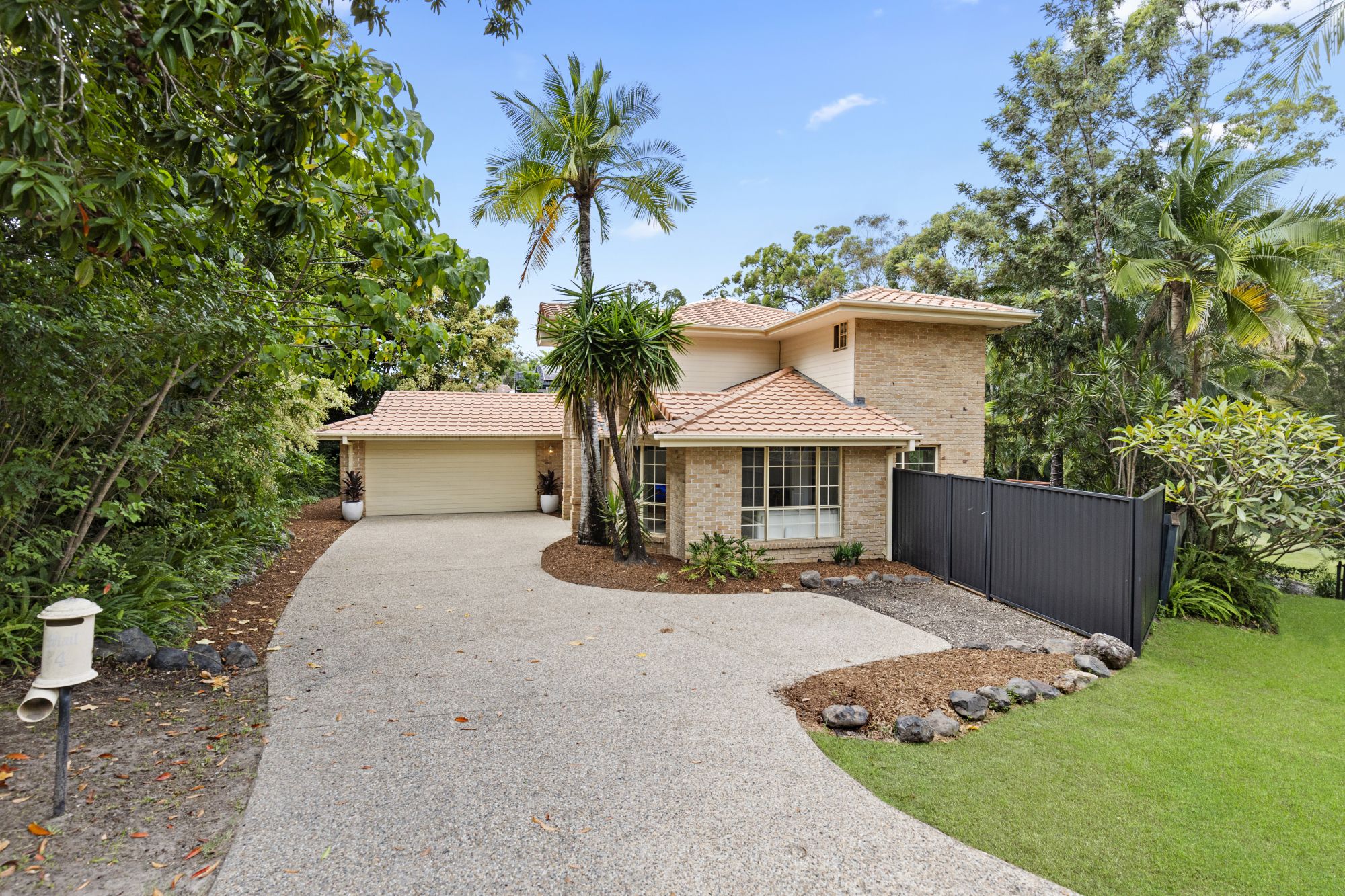 4 Tea Gardens Place, Robina, QLD 4226