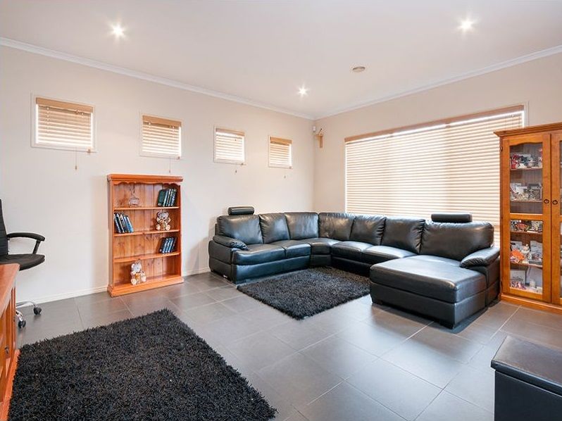 124 Malcolm Creek Parade, Craigieburn, VIC 3064