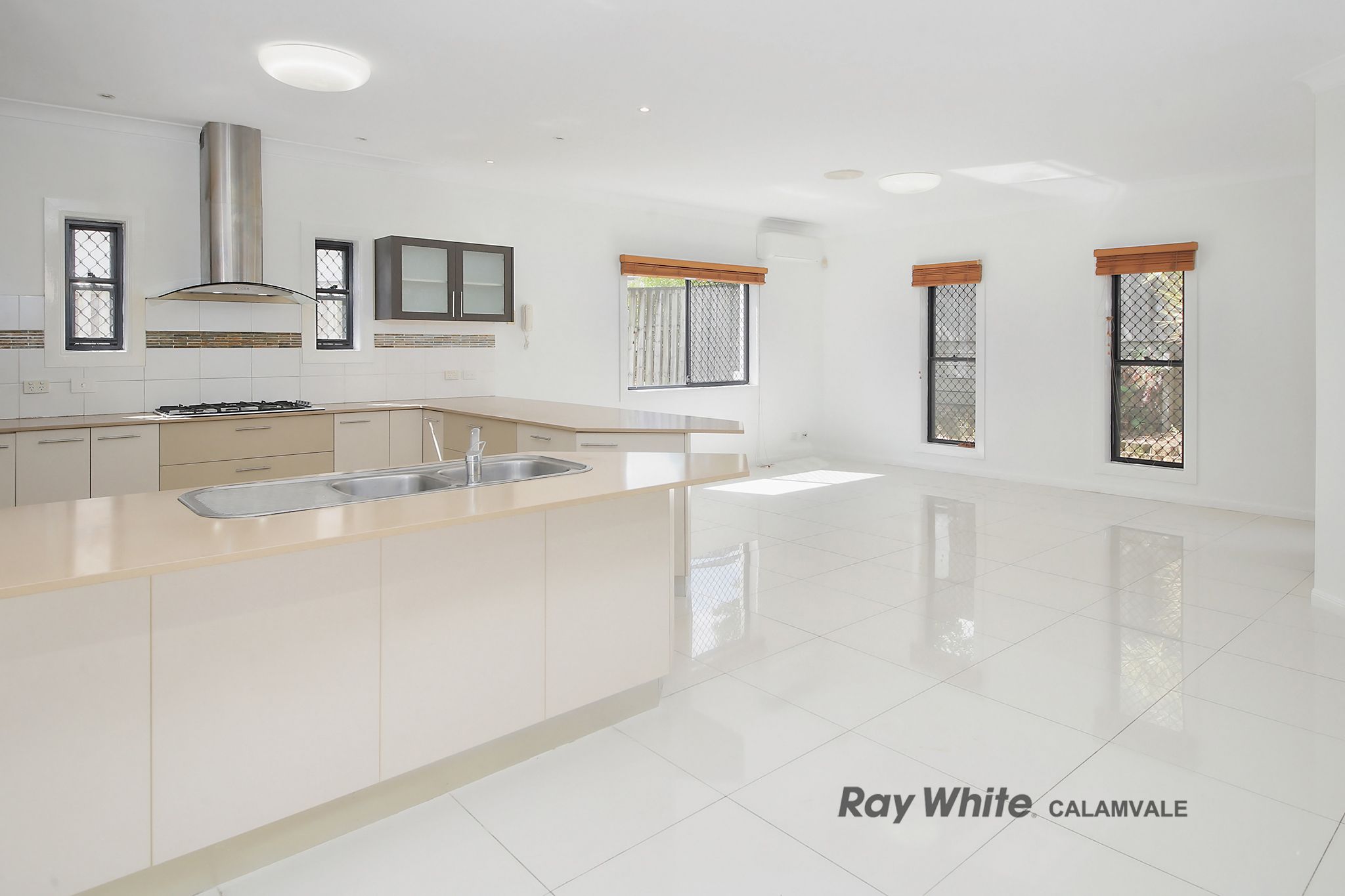 6 Hastings Close — photo 3 of 22