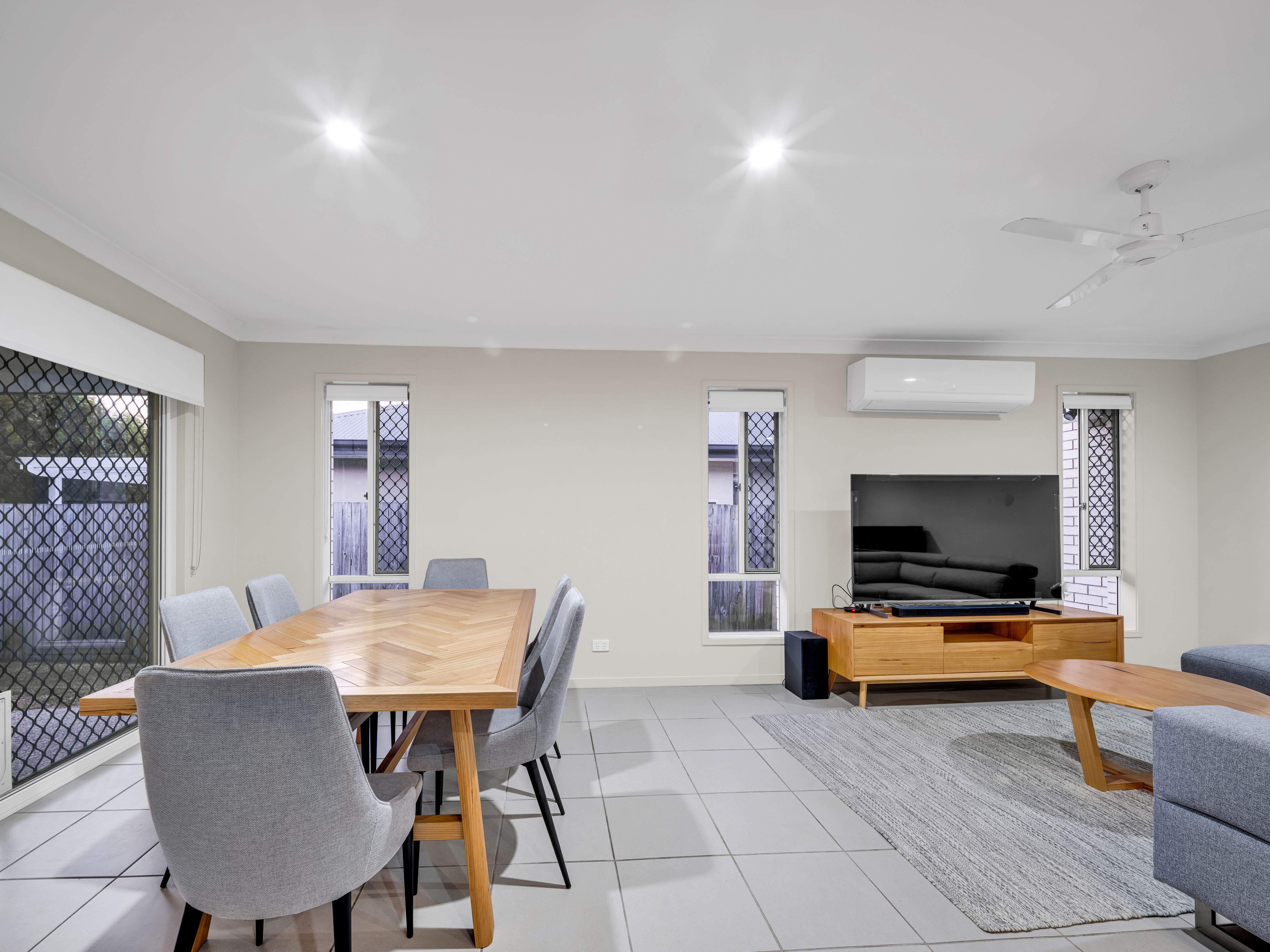 27 Woodgate Street — photo 3 of 18