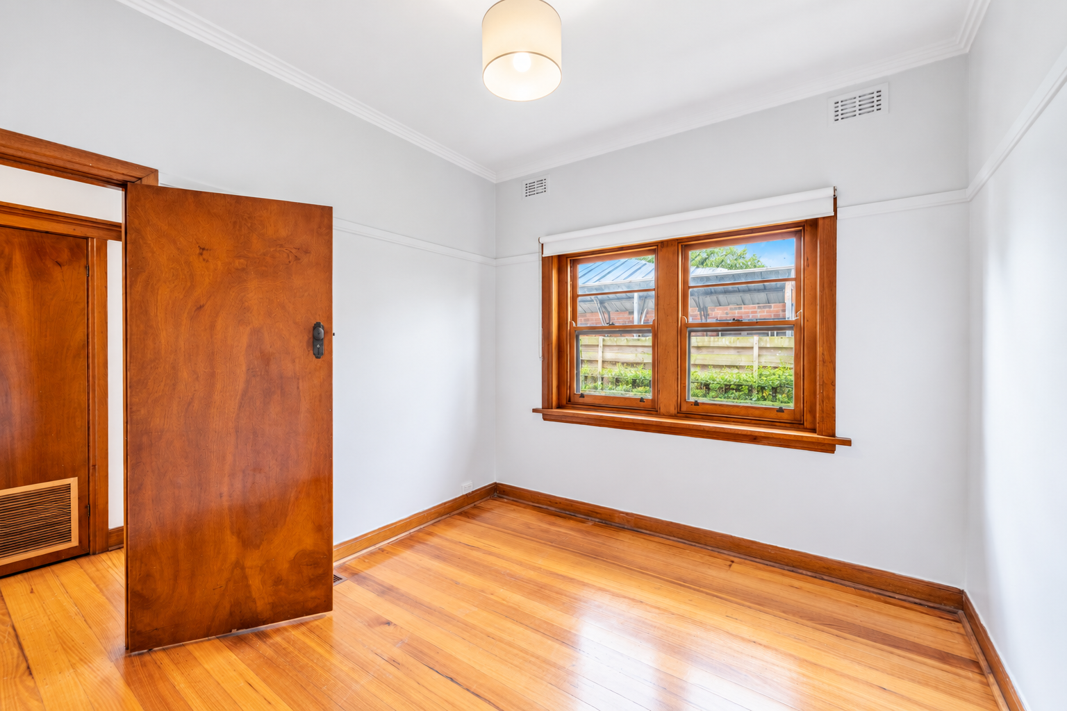18 Barry Street — photo 13 of 14