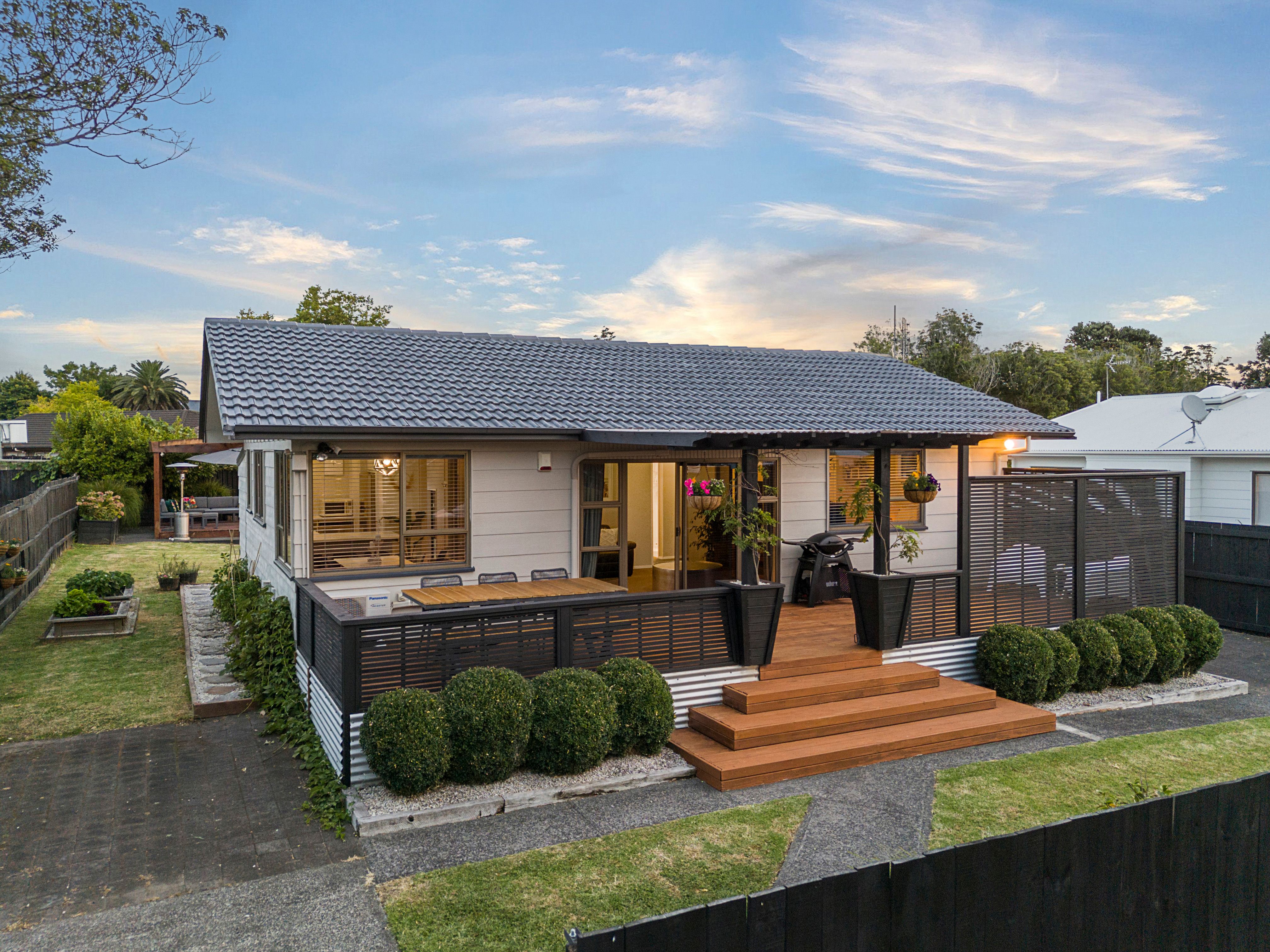 8 Bluewater Place, Wattle Downs, Manukau City