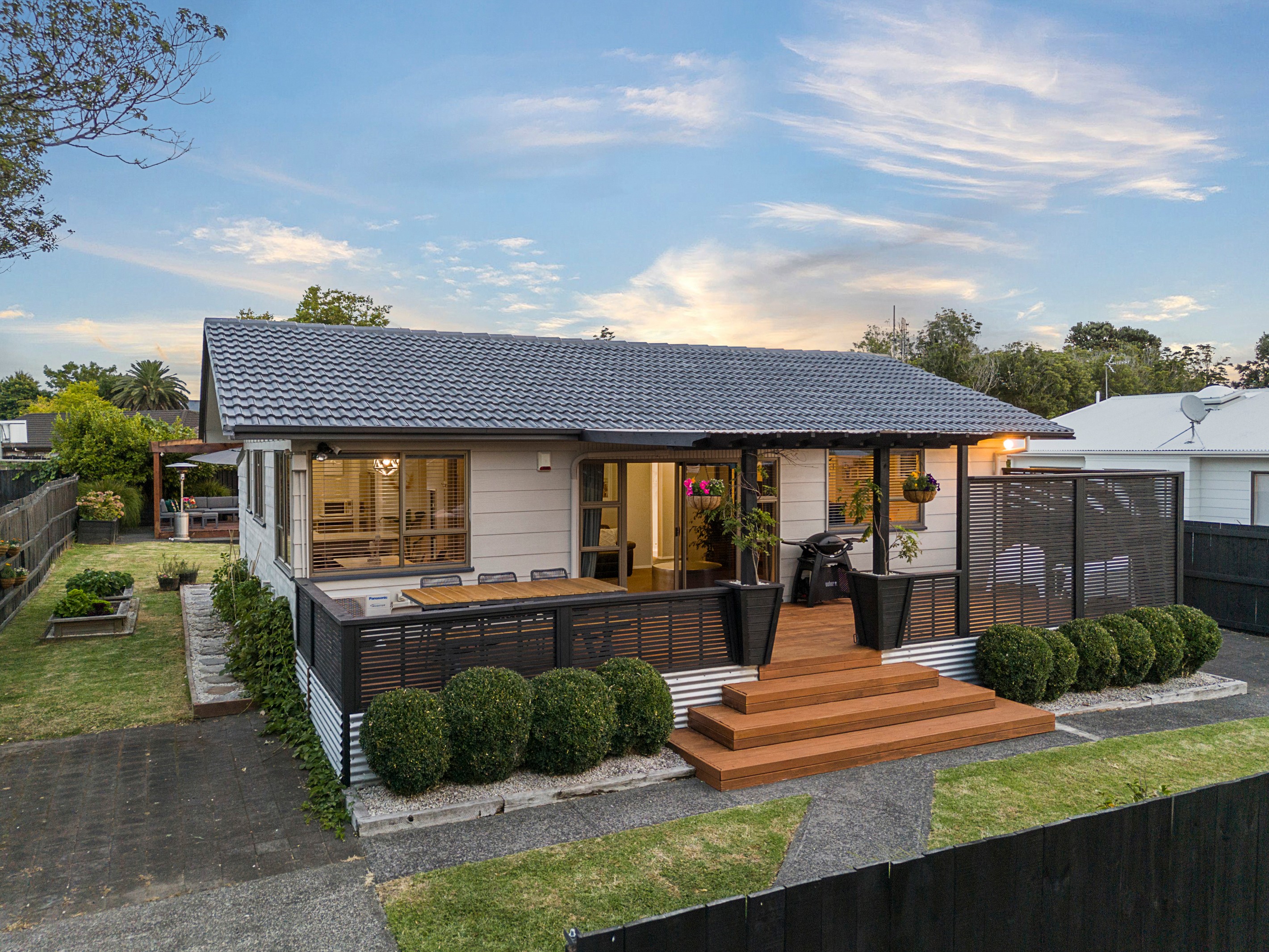 8 Bluewater Place, Wattle Downs, Manukau City