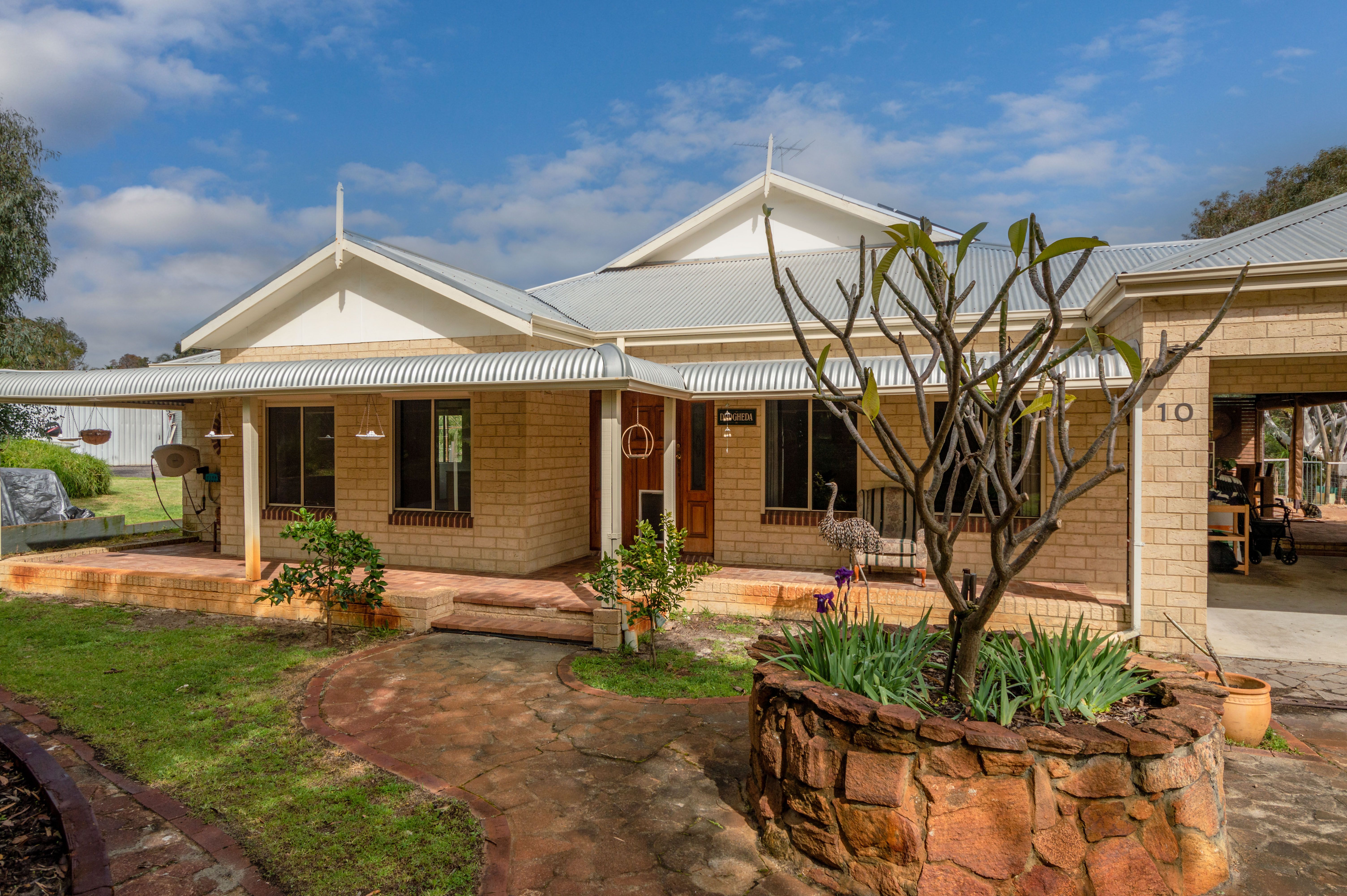 10 Lakelands Drive, GNANGARA, WA 6077