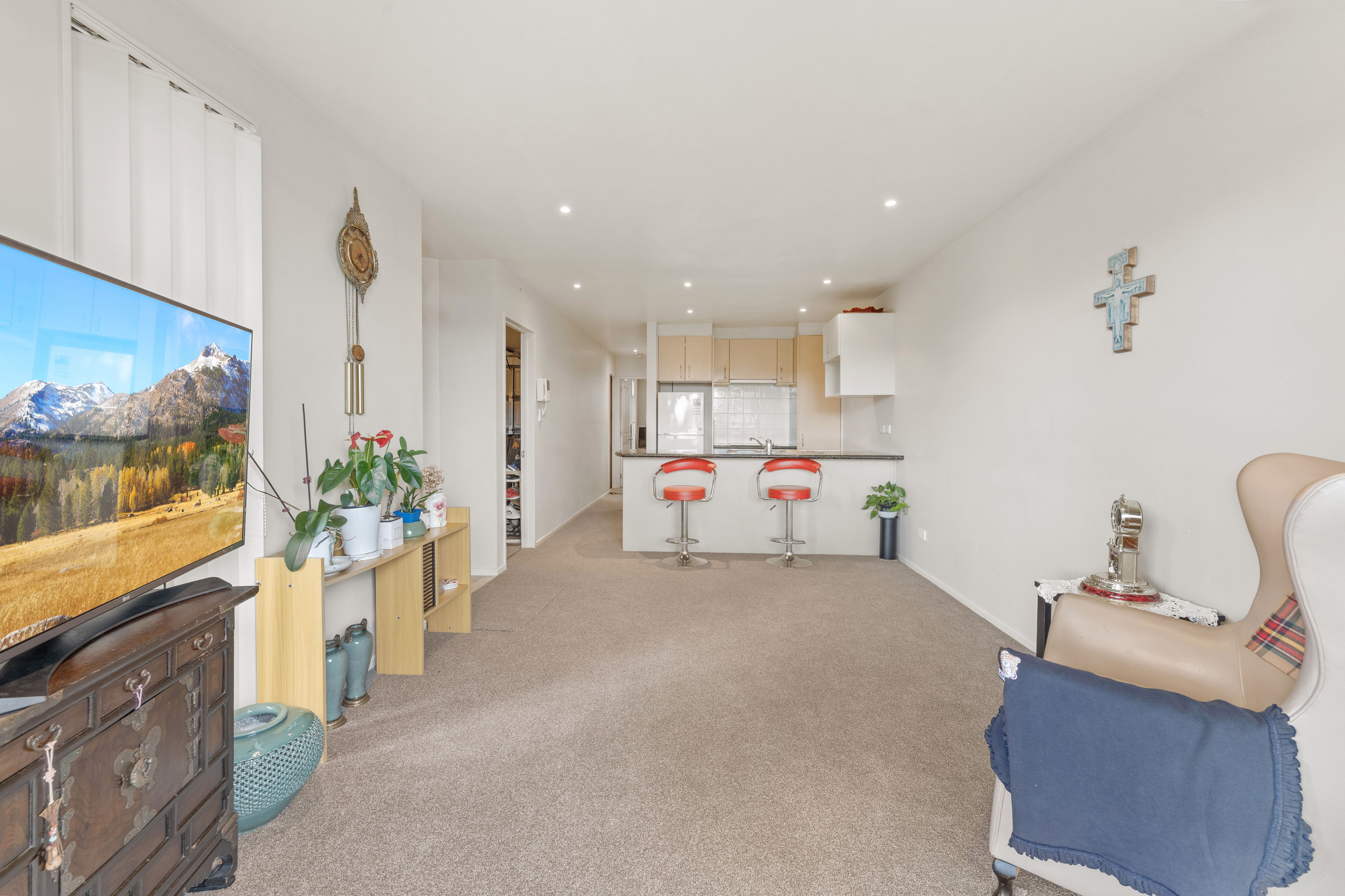 9/8 Landscape Road, Papatoetoe, Manukau City
