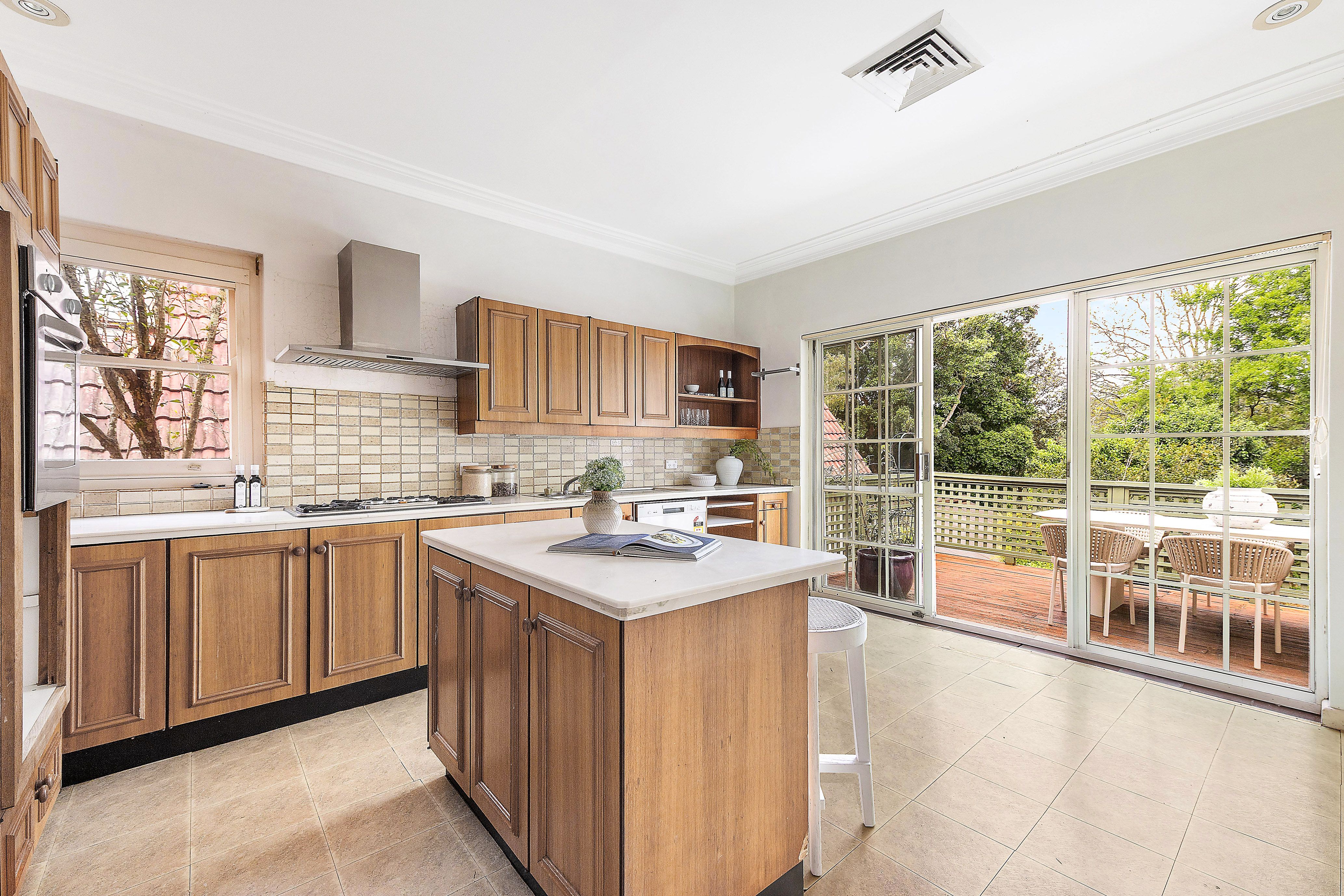 16 Crown Road — photo 6 of 11
