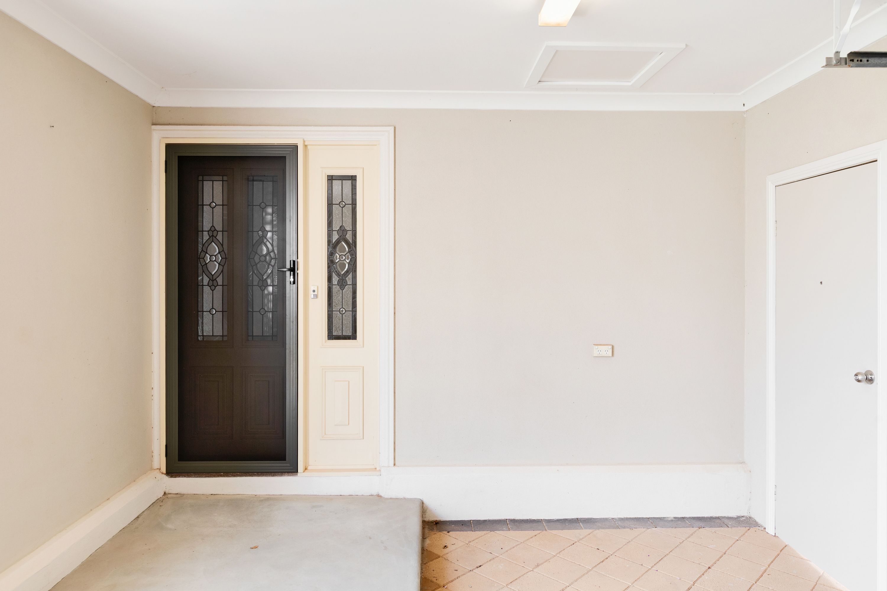 17 Burnside Way — photo 2 of 17