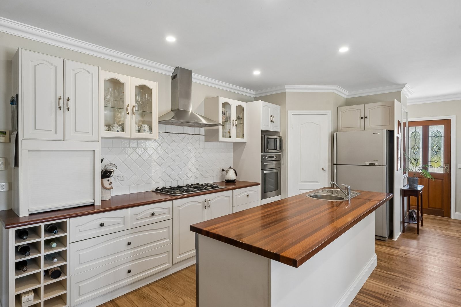 22 Longwood Road — photo 3 of 22