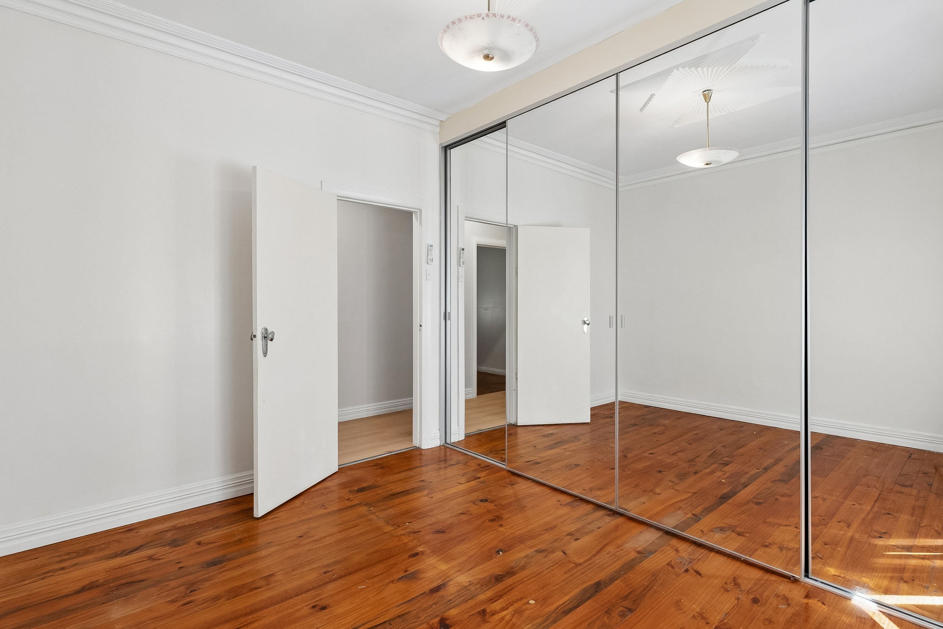 27 Kitchener Street — photo 3 of 8