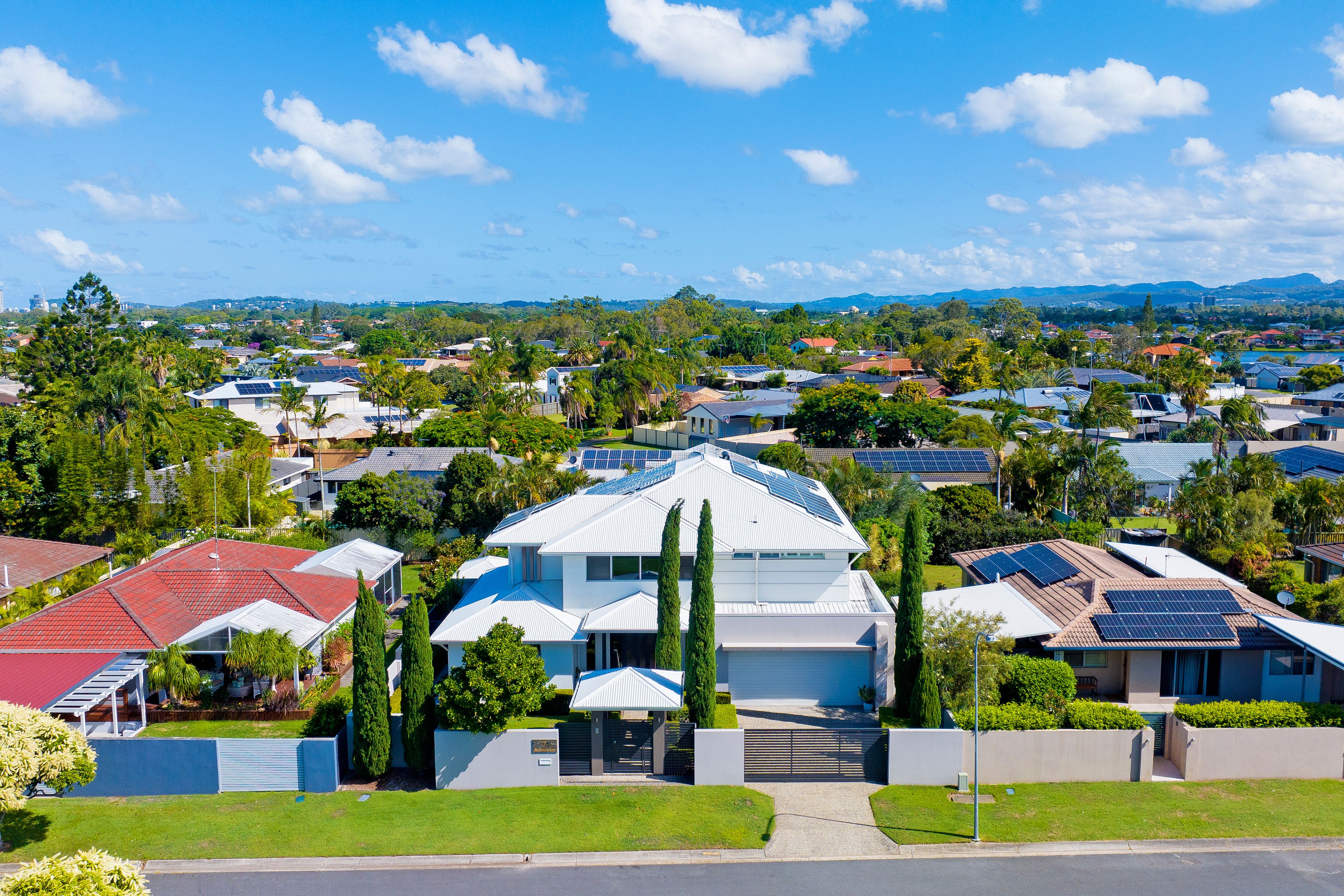 7 Koomooloo Court, Mermaid Waters, QLD 4218