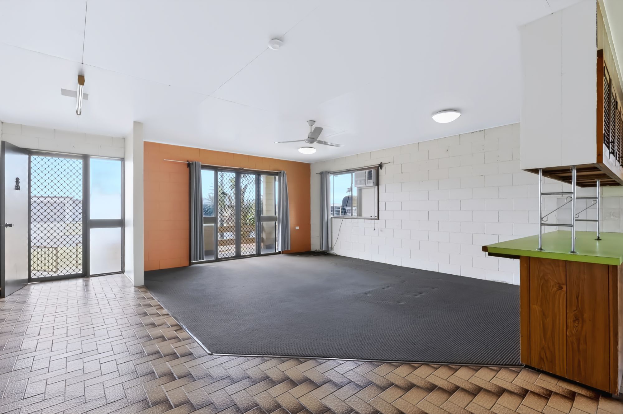 15 Kruckow Street — photo 4 of 22
