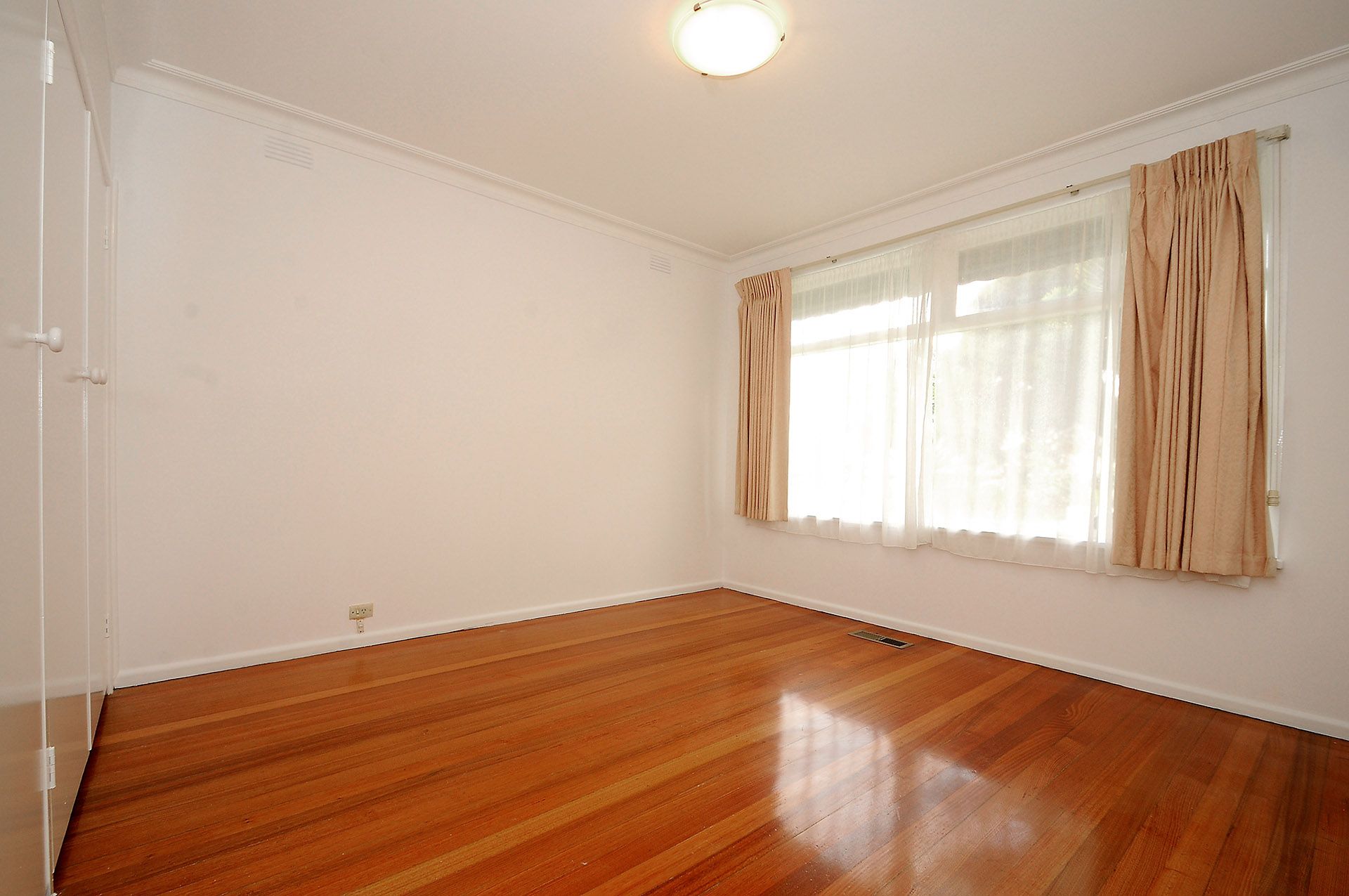 101 Whites Lane — photo 4 of 6