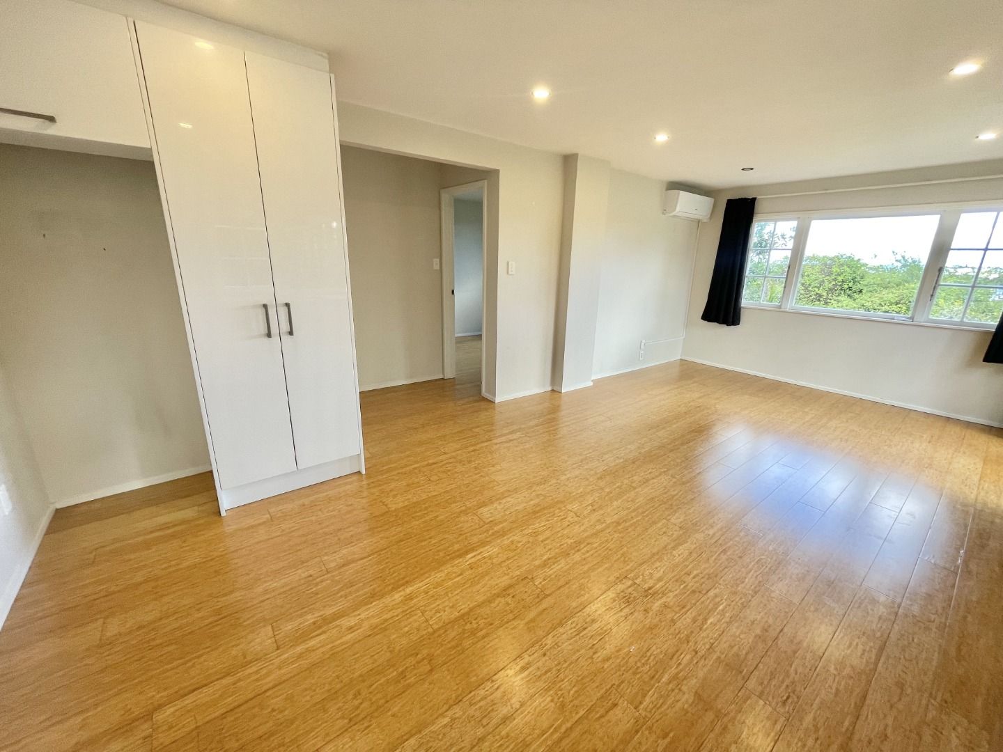 A/988 East Coast Road, Northcross, North Shore City