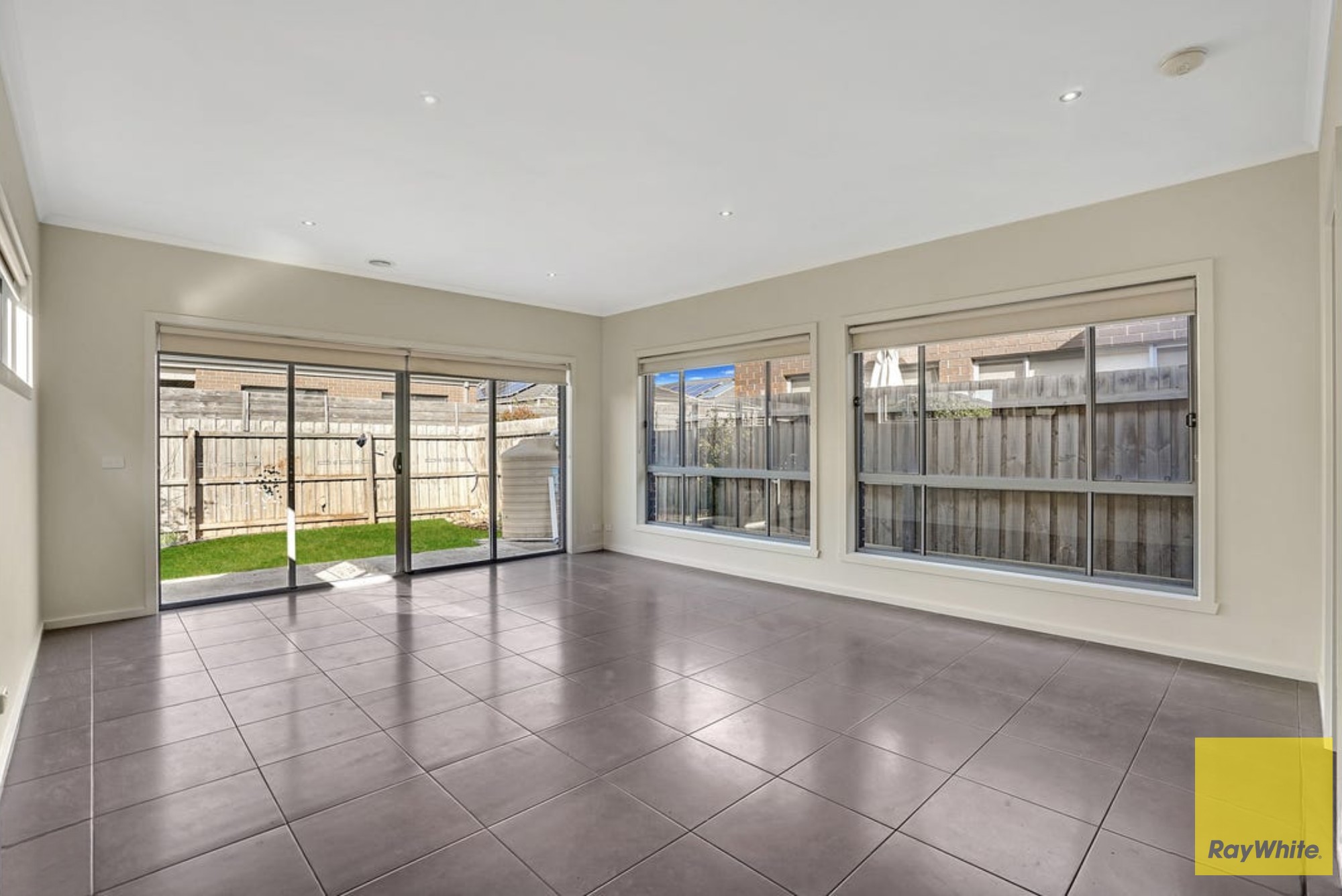 2/28 Orlando Drive, Truganina, VIC 3029