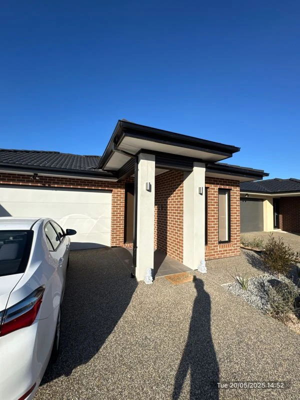 21 DELHI Grove, Rockbank, VIC 3335
