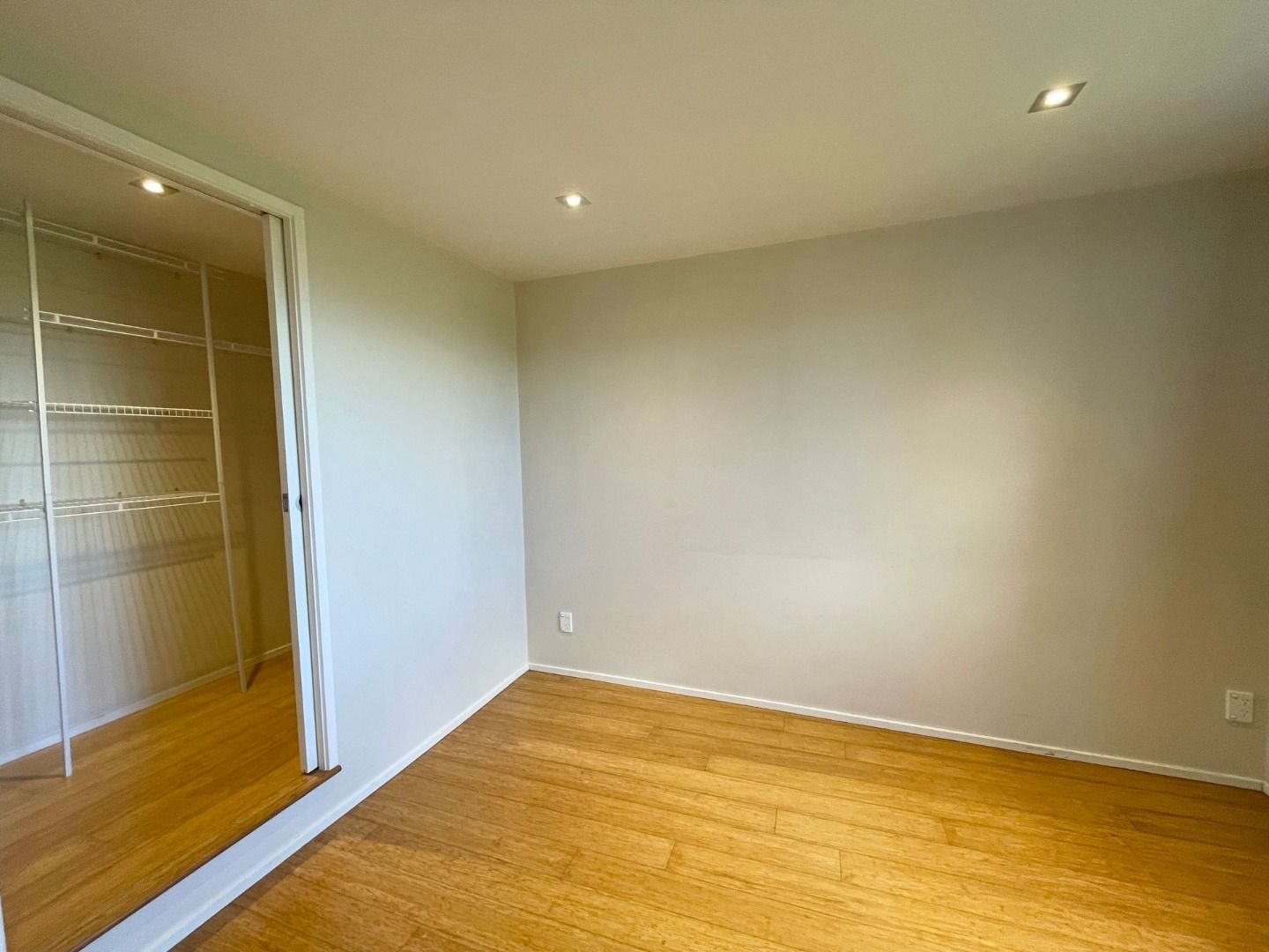 A/988 East Coast Road, Northcross, North Shore City