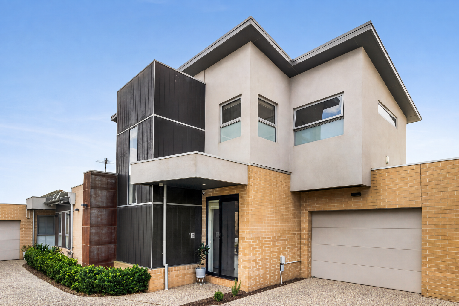3/35 View Street — photo from Ray White Pascoe Vale