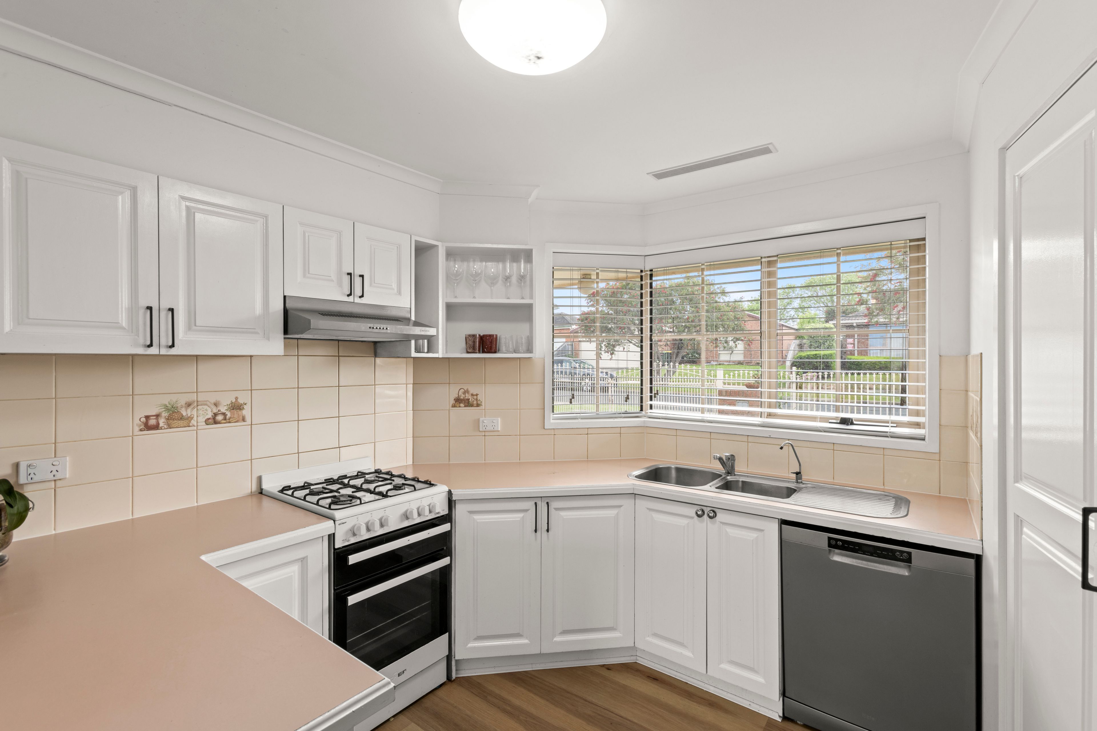 1/1 Waddington Court — photo 4 of 10