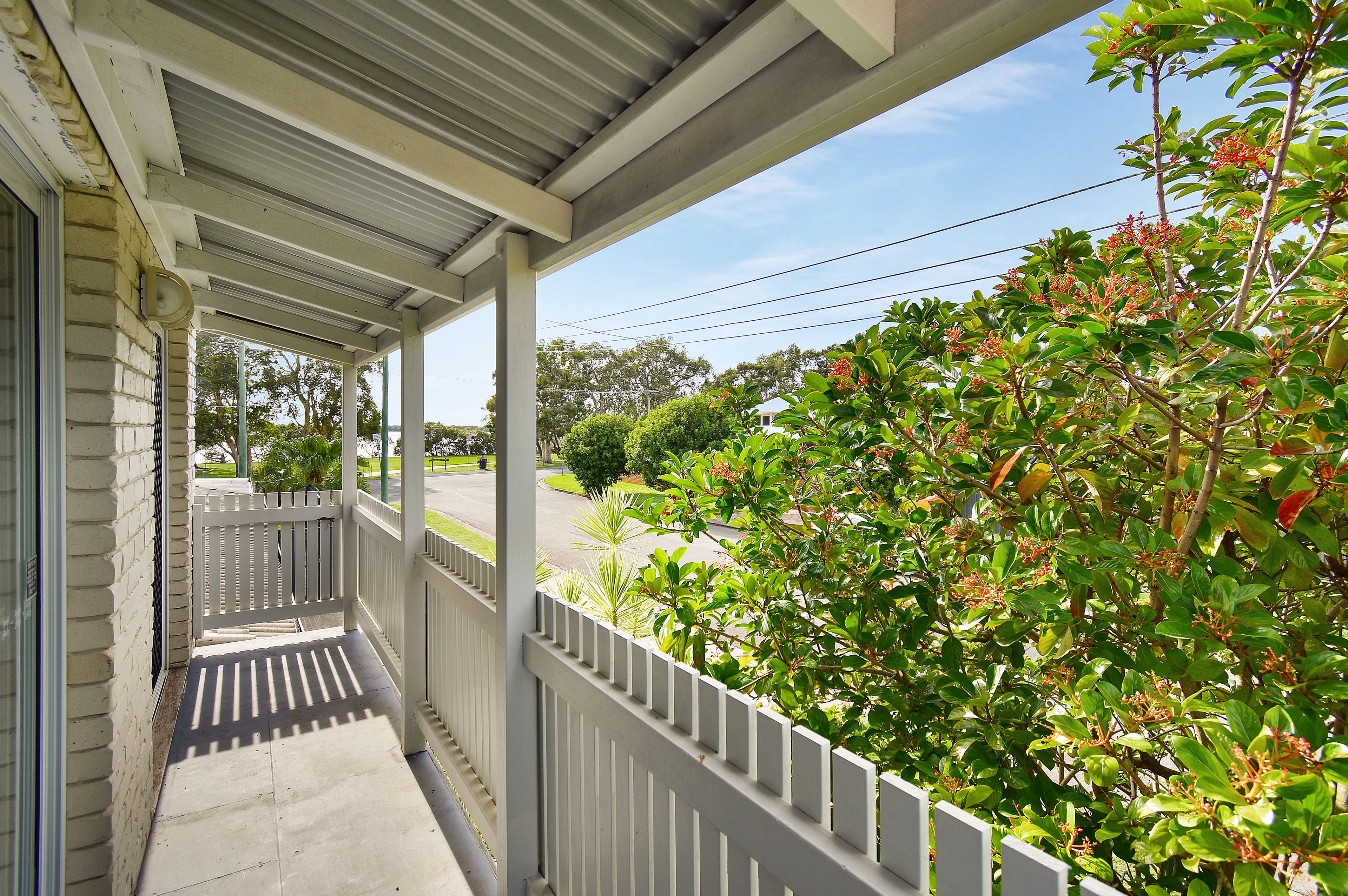 2/112 Esplanade, Golden Beach, QLD 4551