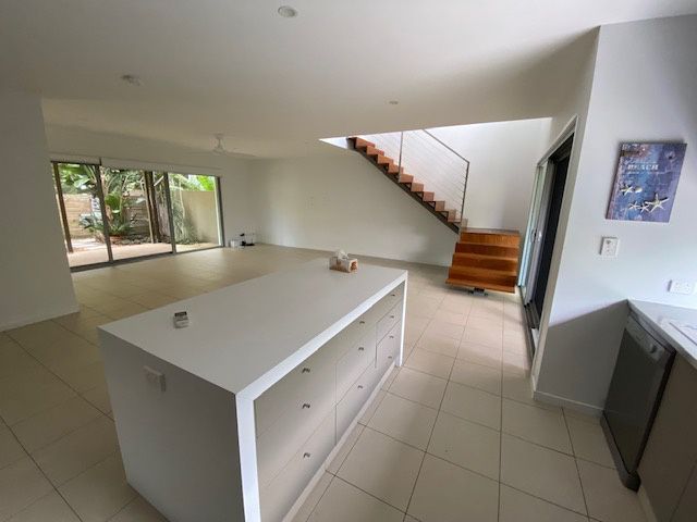 2/27 chairlift Avenue, Mermaid Beach, QLD 4218