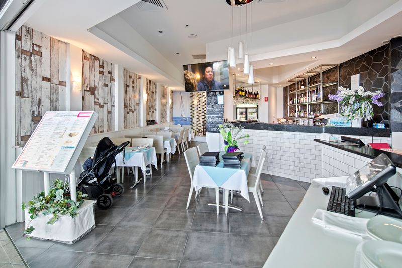 commercial-retail-property-sold-labrador-qld-6-300-marine-parade
