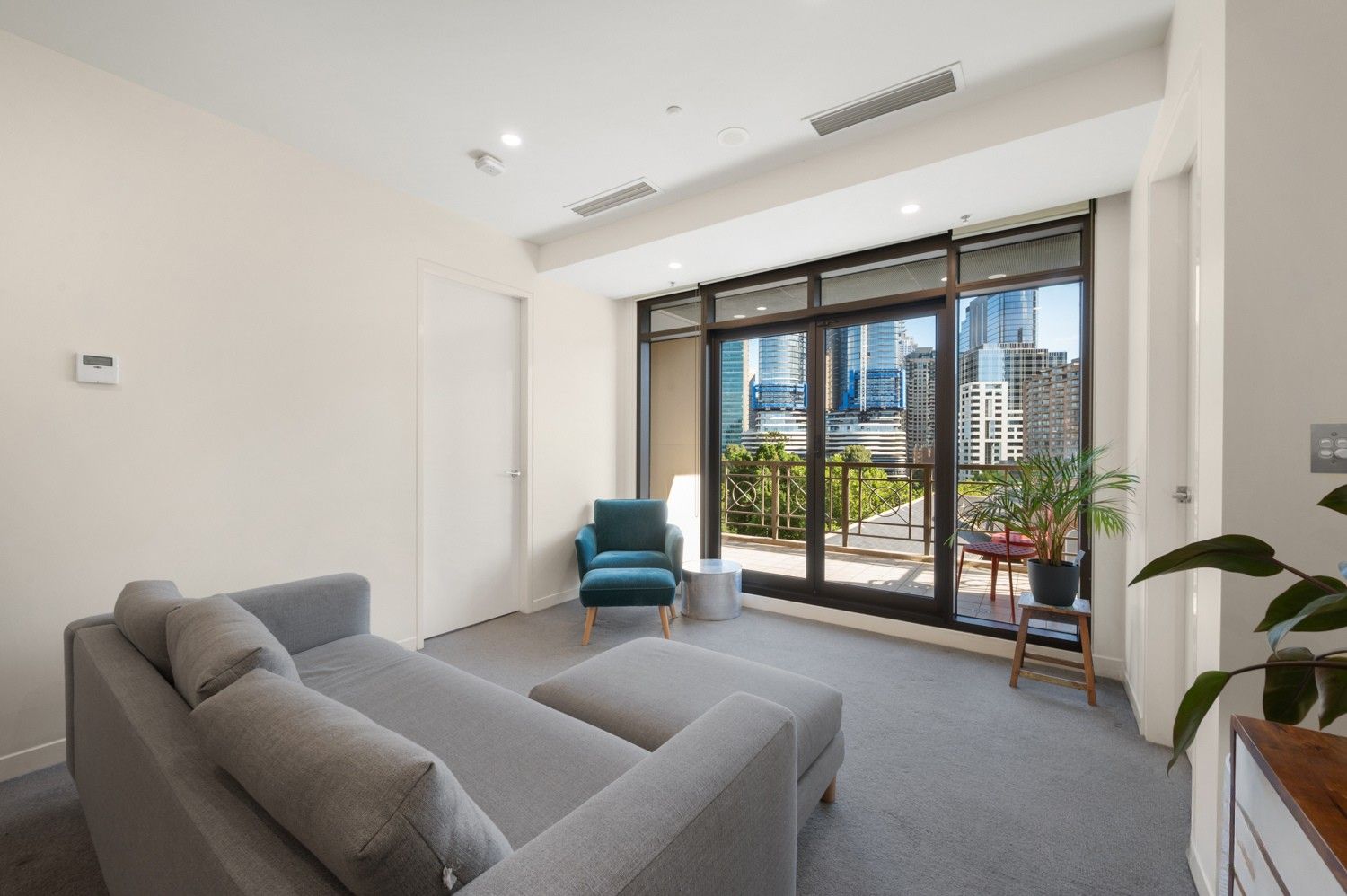 57/1 Queensberry Street — photo 2 of 14