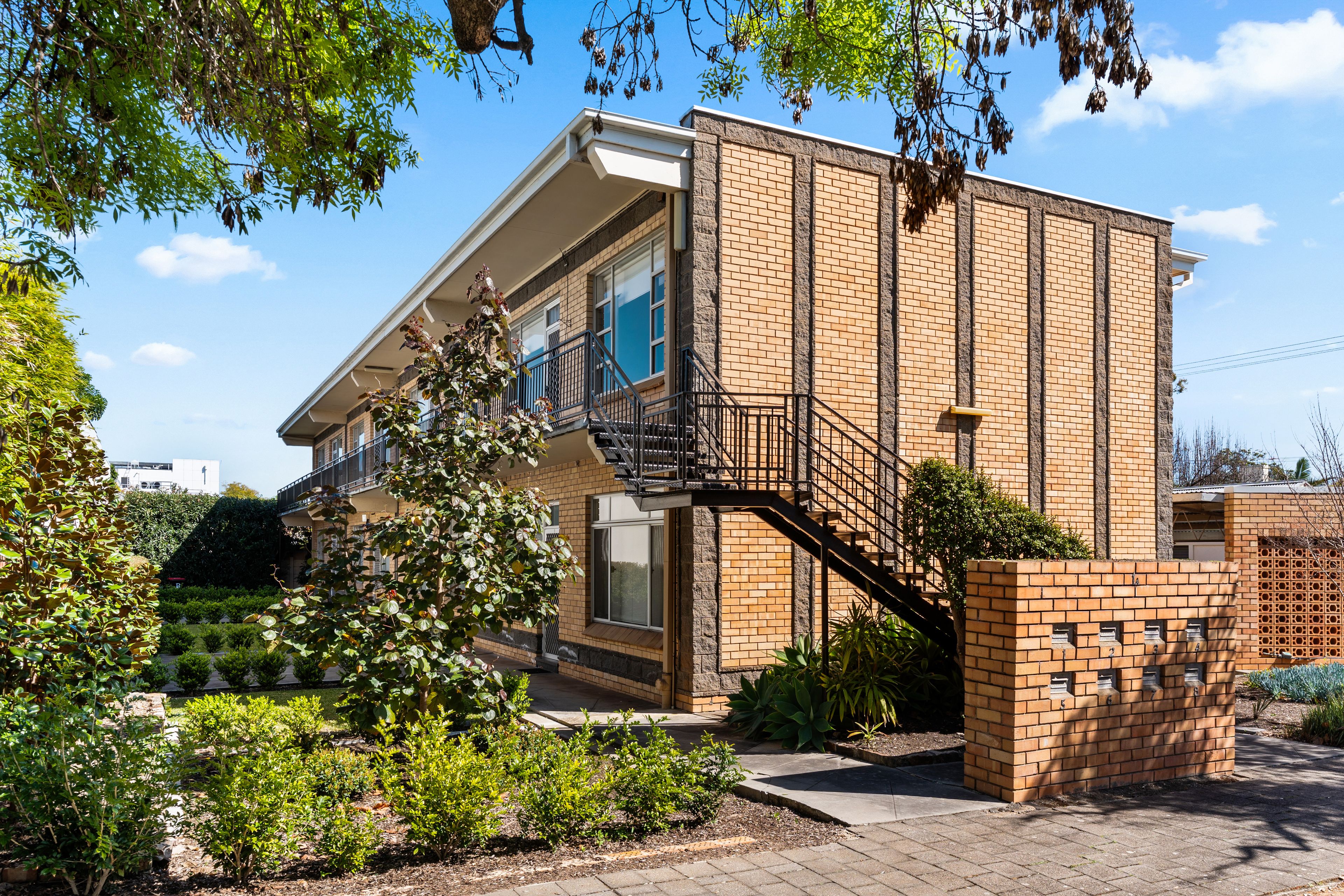 5/1A Close Street — photo from Ray White Kensington