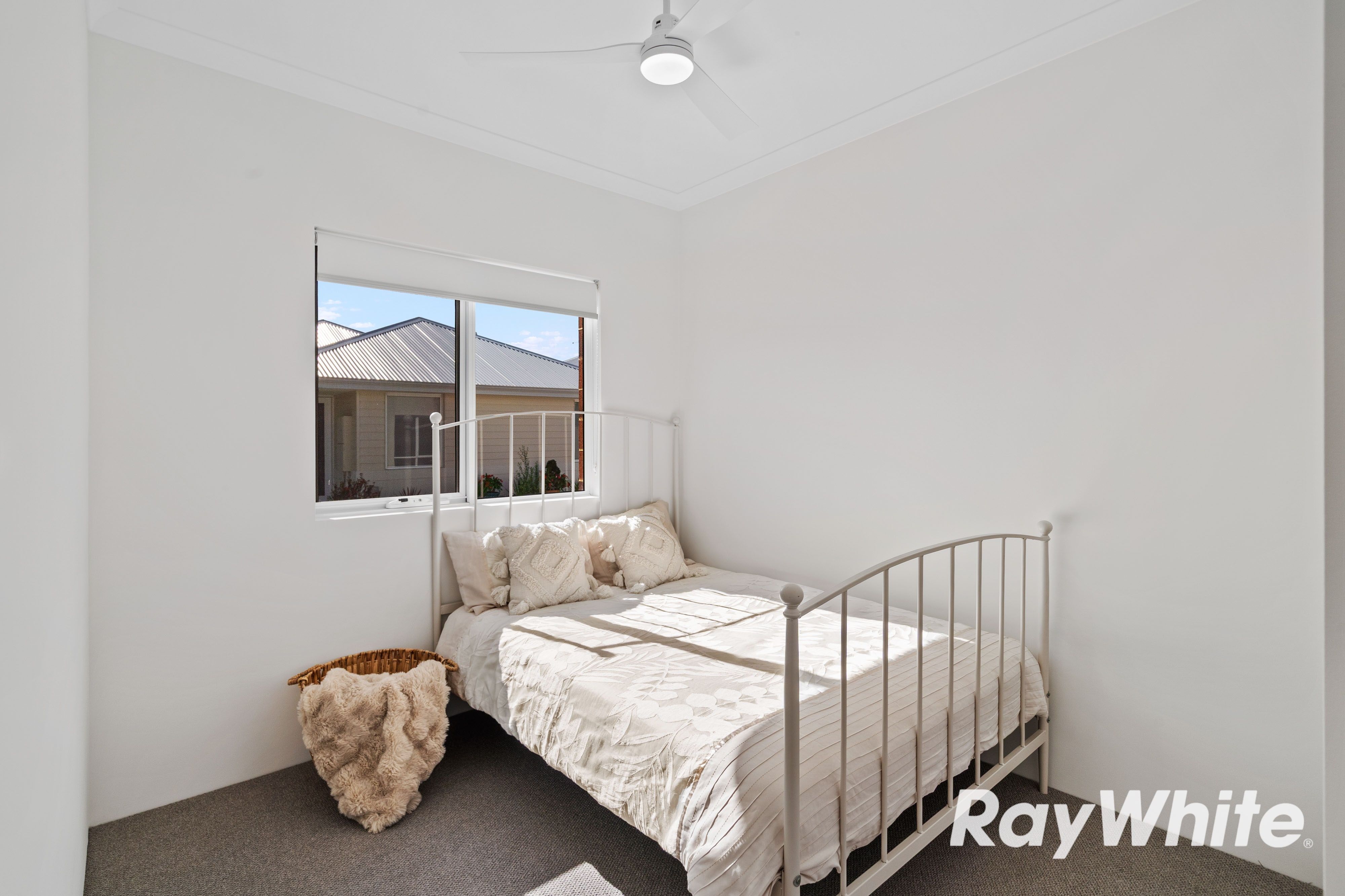 22/101 Oakleigh Drive — photo 9 of 25