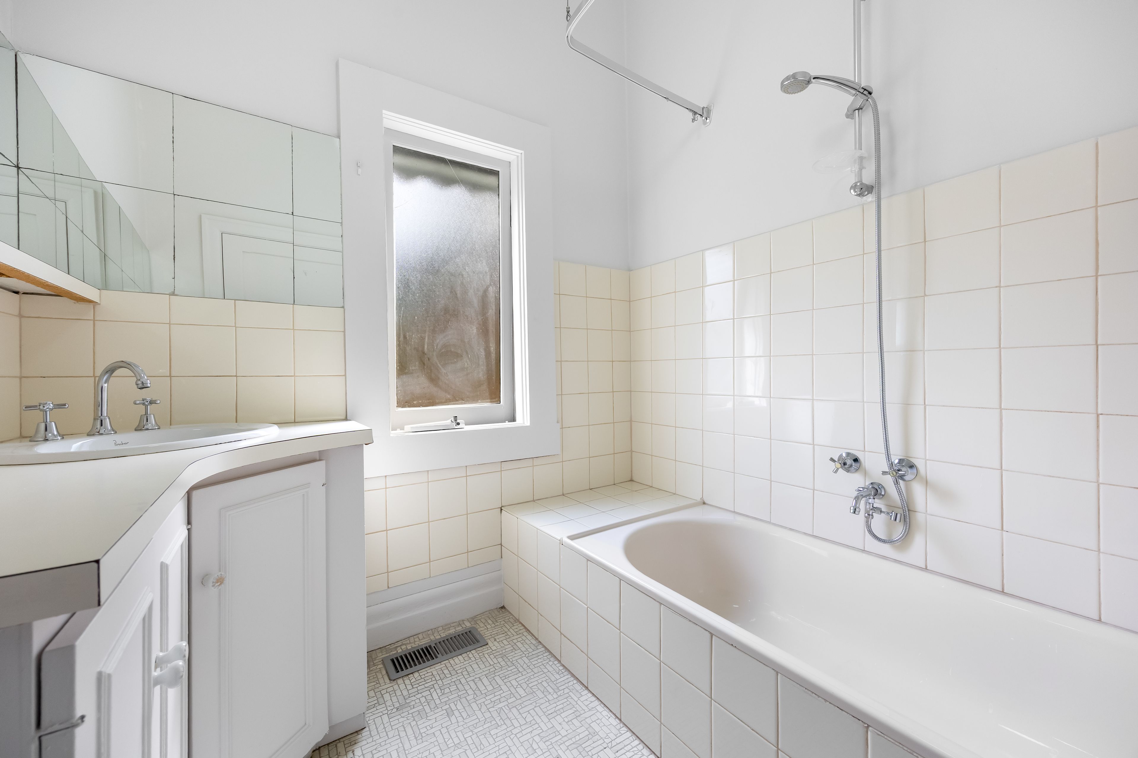 309 Macarthur Street — photo 11 of 13