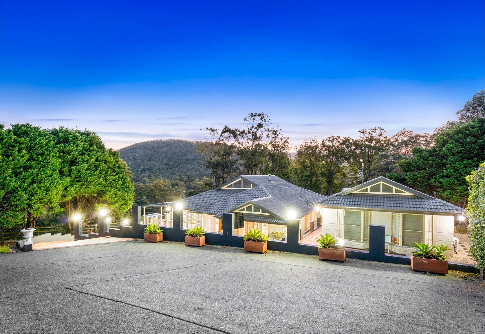 102 Crest Hill Drive, Wongawallan, QLD 4210