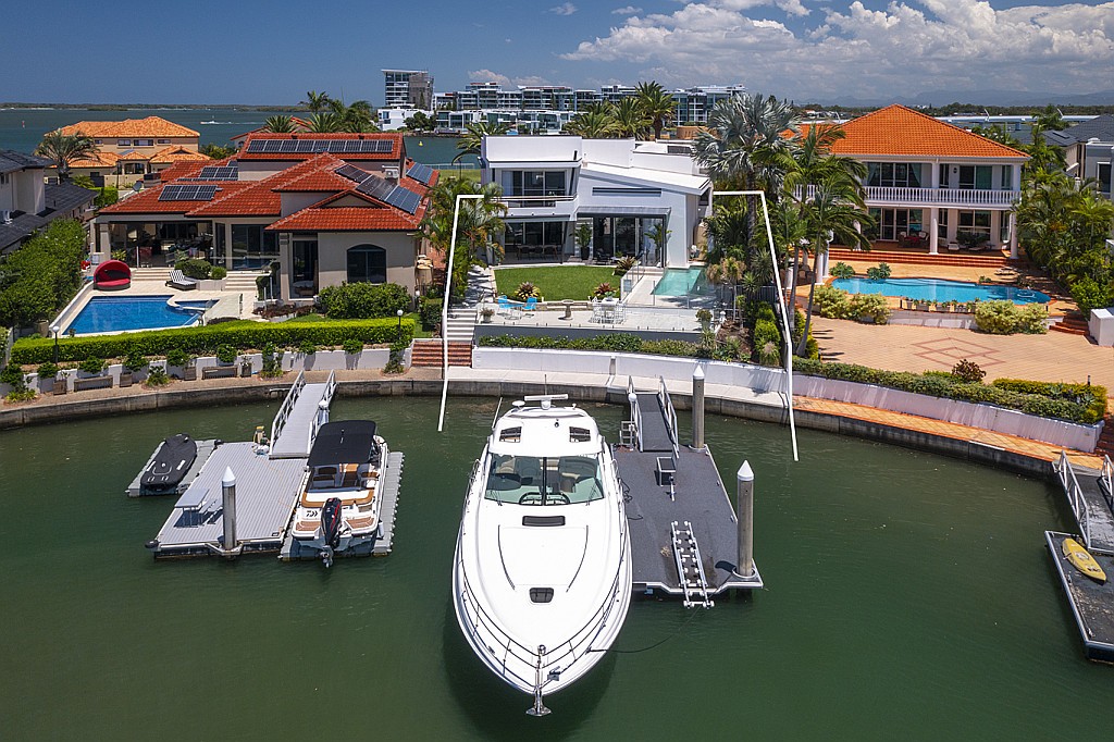 33 Brittanic Crescent, Paradise Point, QLD 4216