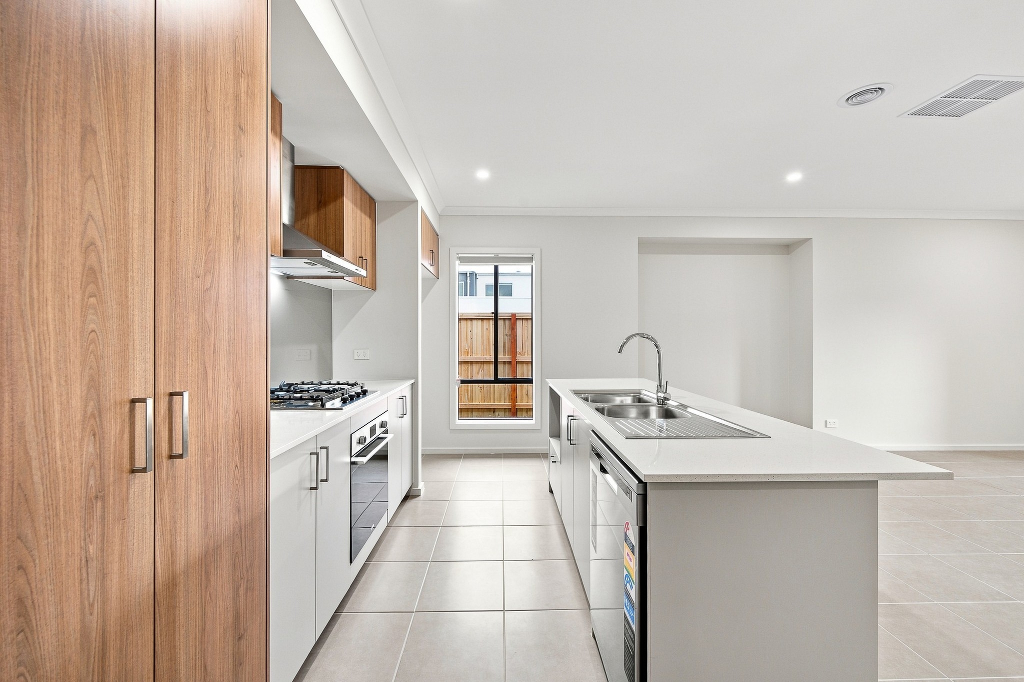 3 Castlecove Street, Clyde North, VIC 3978