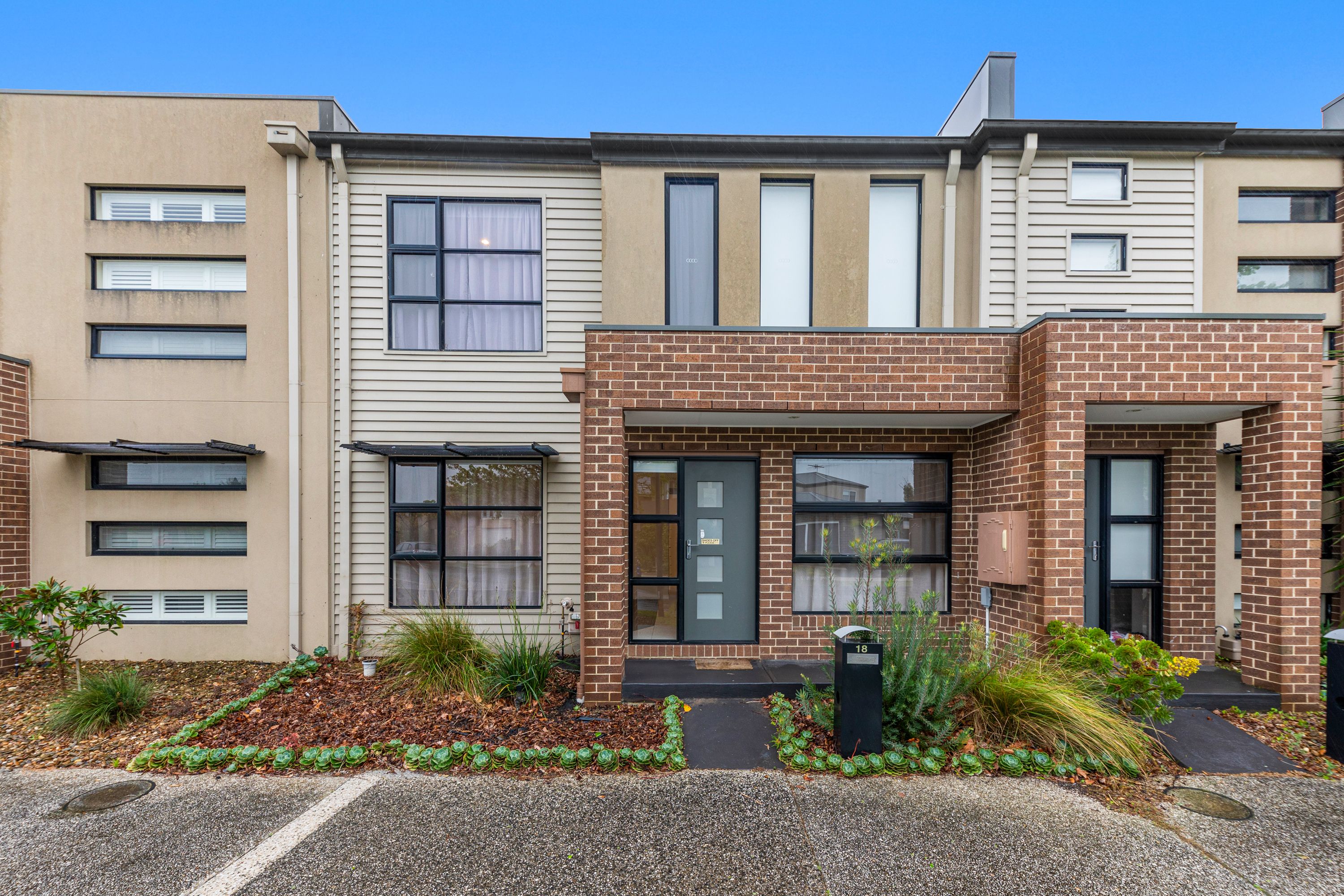 18 Stonebridge Lane, Pakenham, VIC 3810