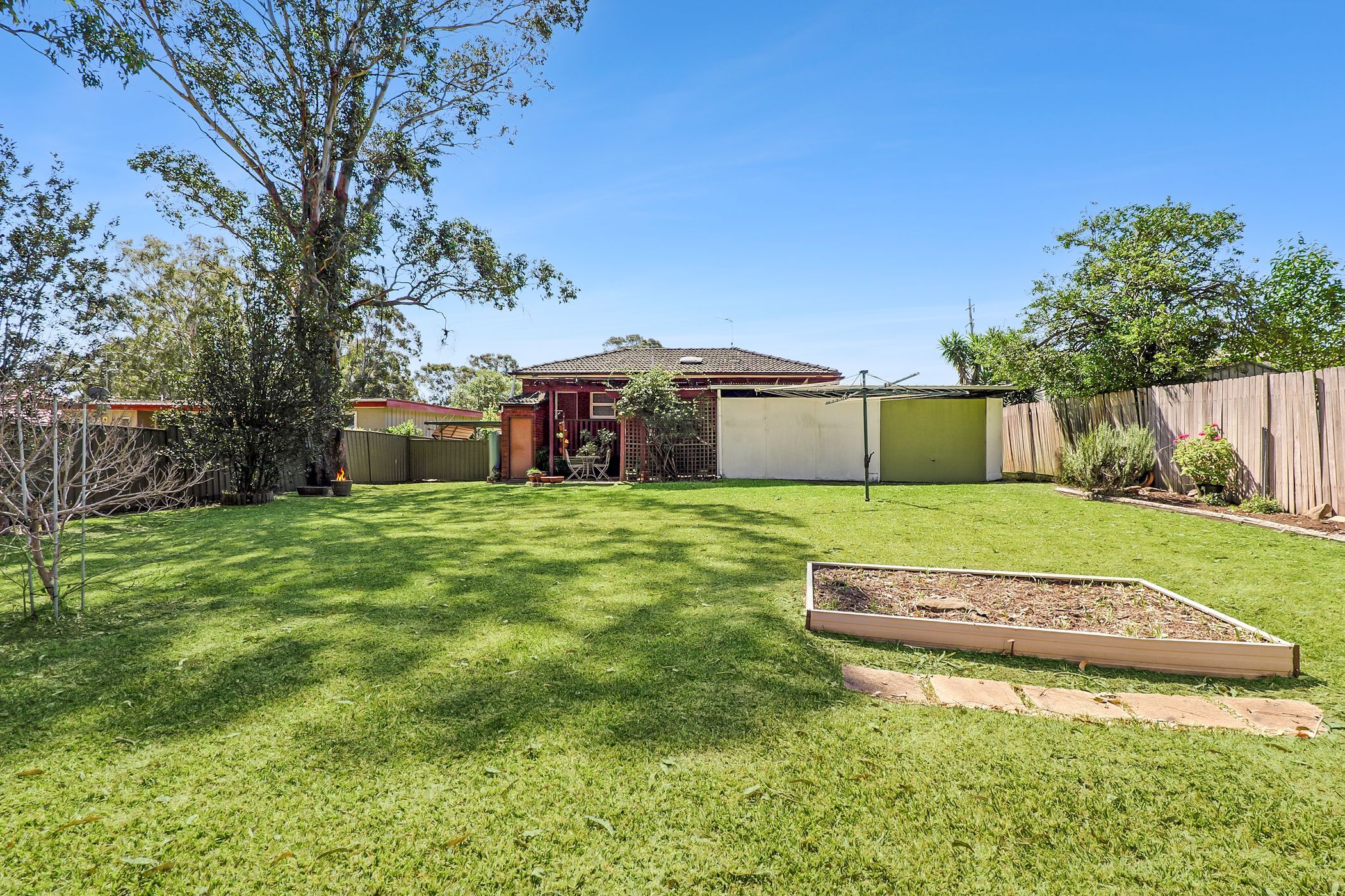 27 Pecks Road — photo 11 of 12
