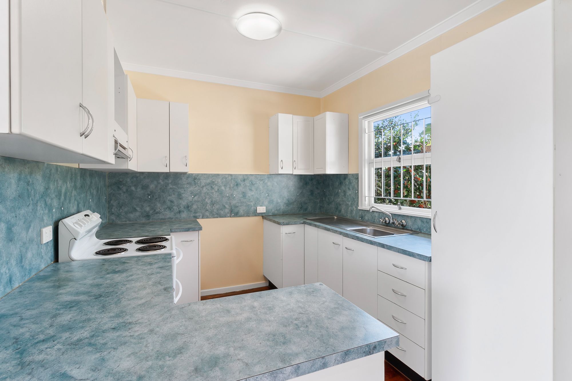42 Thorne Street, Carina, QLD 4152