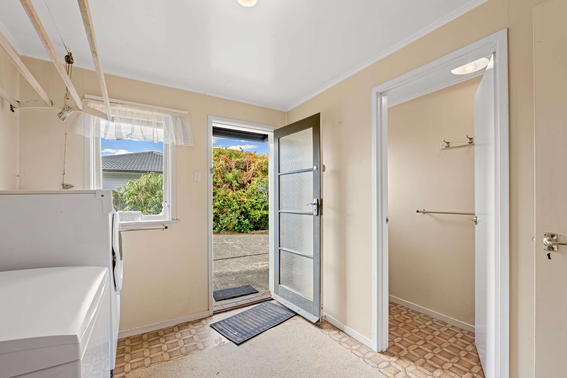 63 Advene Road photo 19