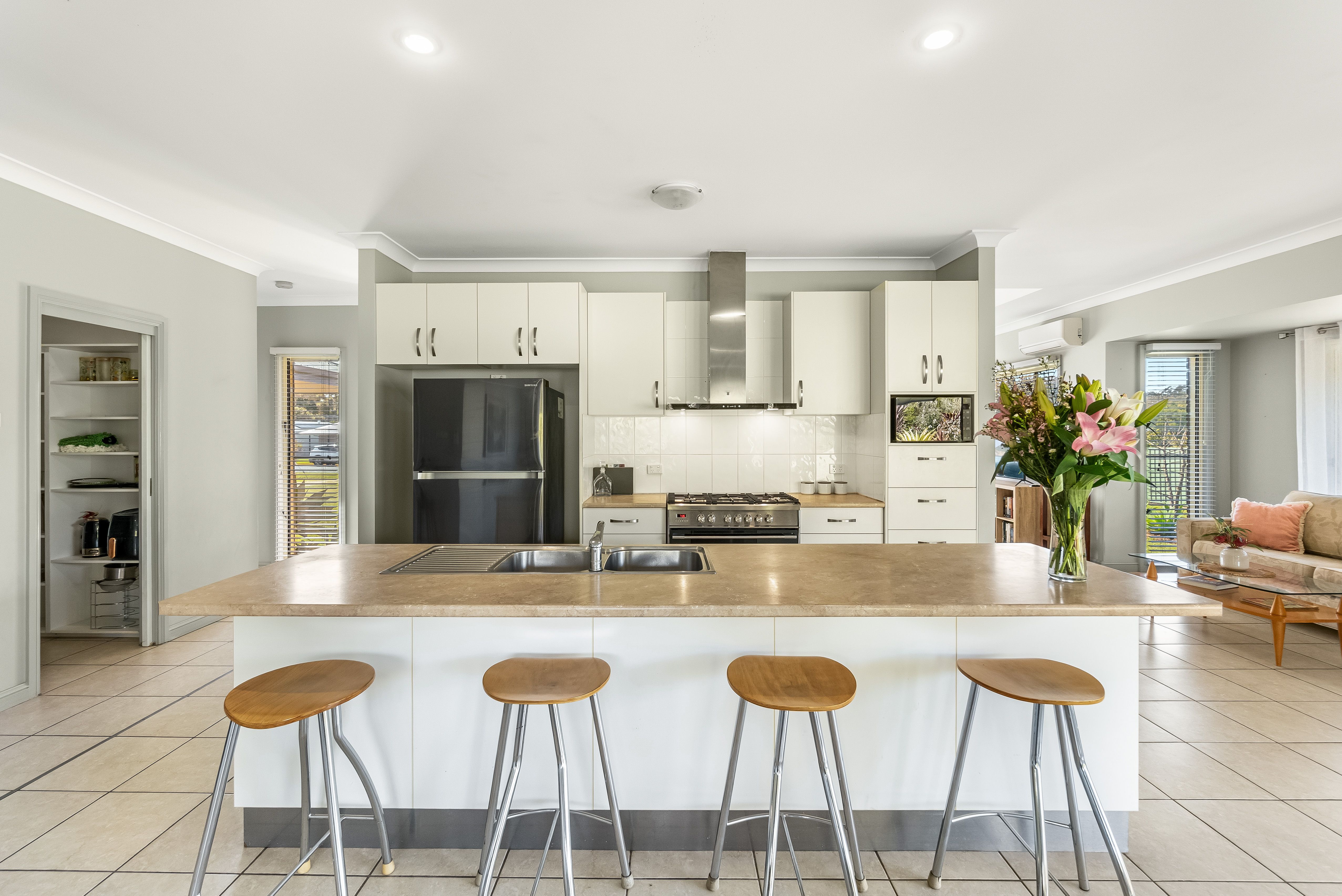 11 Parklands Drive — photo 6 of 22