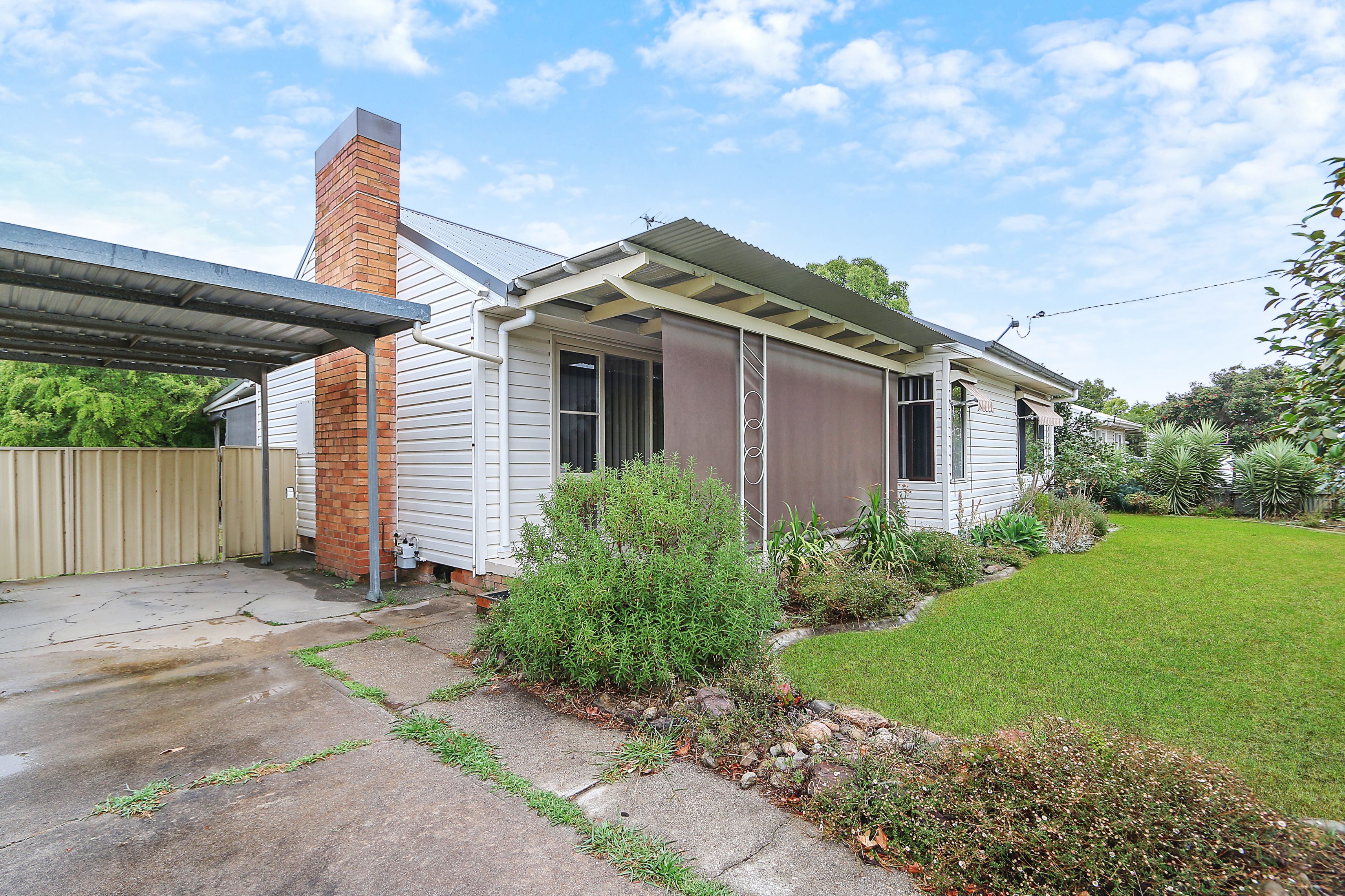 392 Hedley Crescent — photo from Ray White Albury North