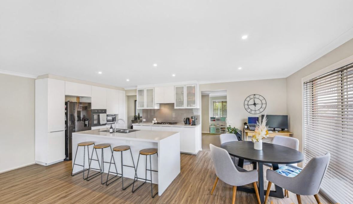 37 Ralph Crescent, Hampton Park, VIC 3976