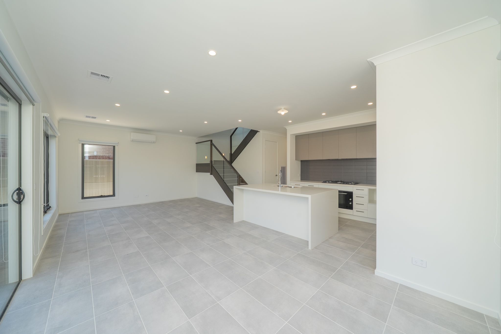 74 Broadway Street — photo 4 of 17