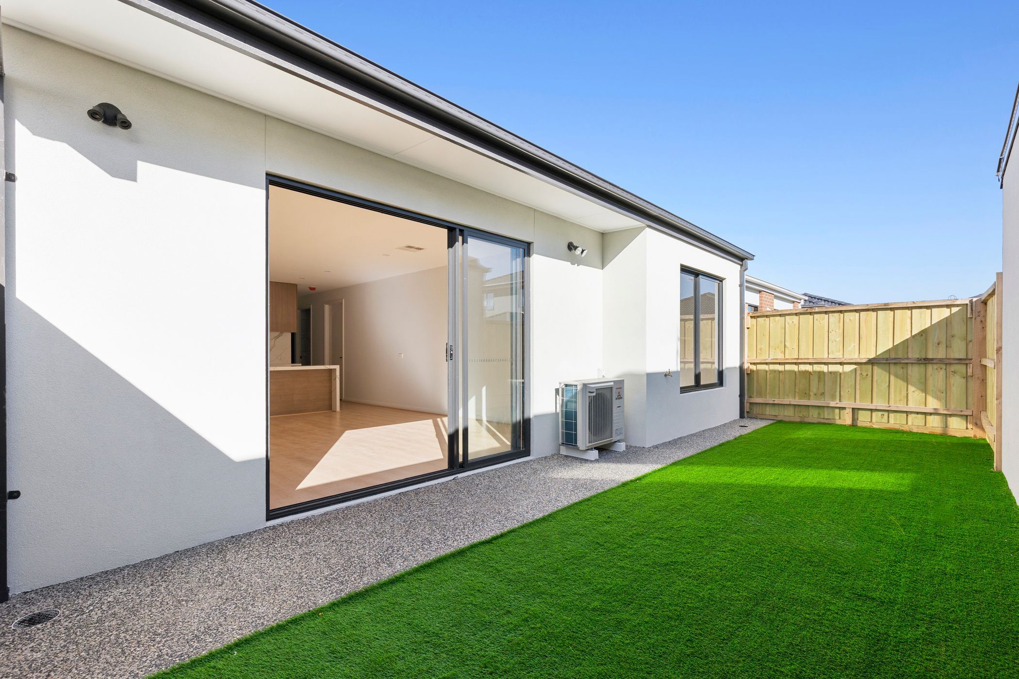 71 Penstone Crescent — photo 6 of 6