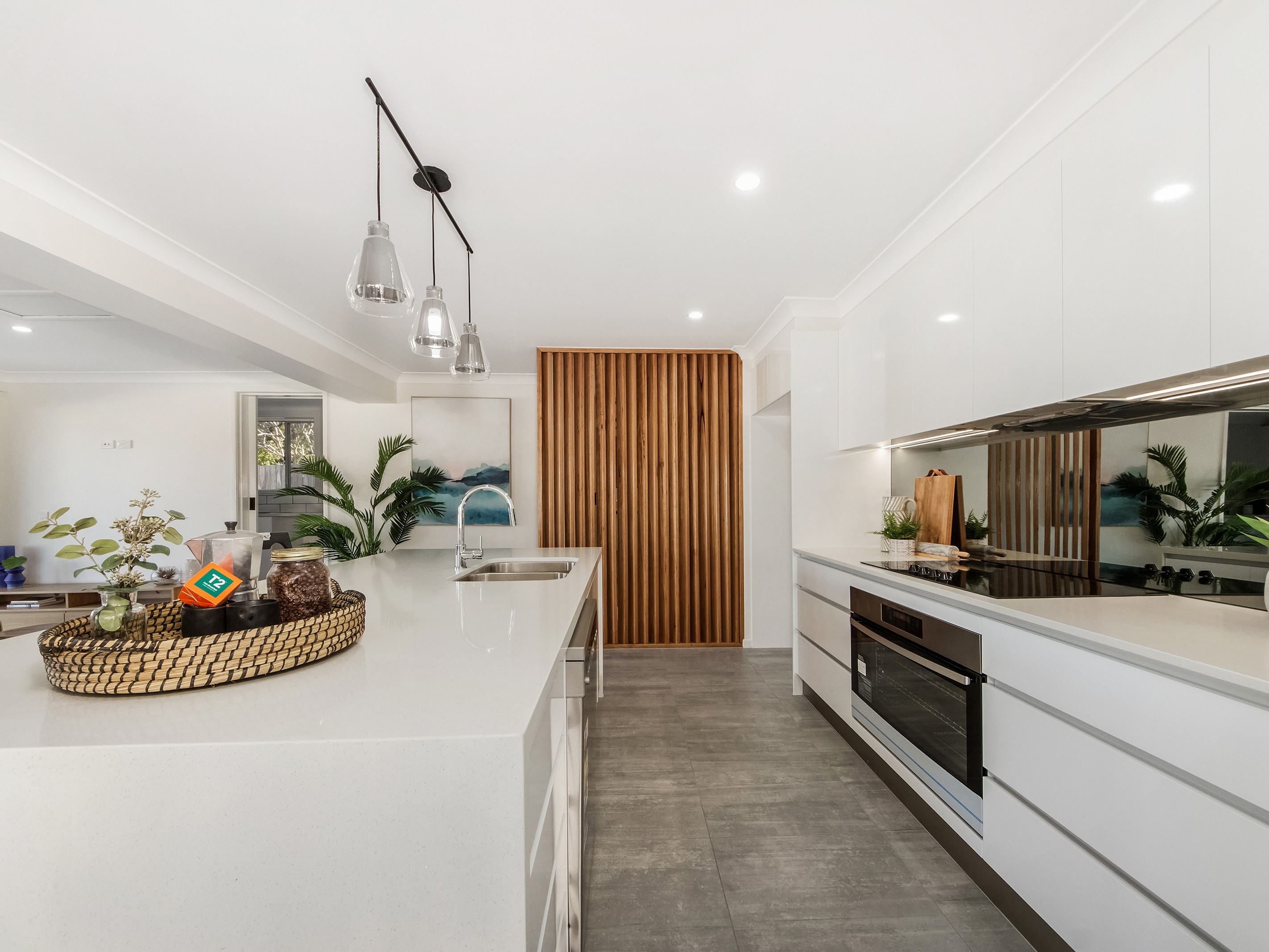 12 Kinloch Avenue, Benowa, QLD 4217