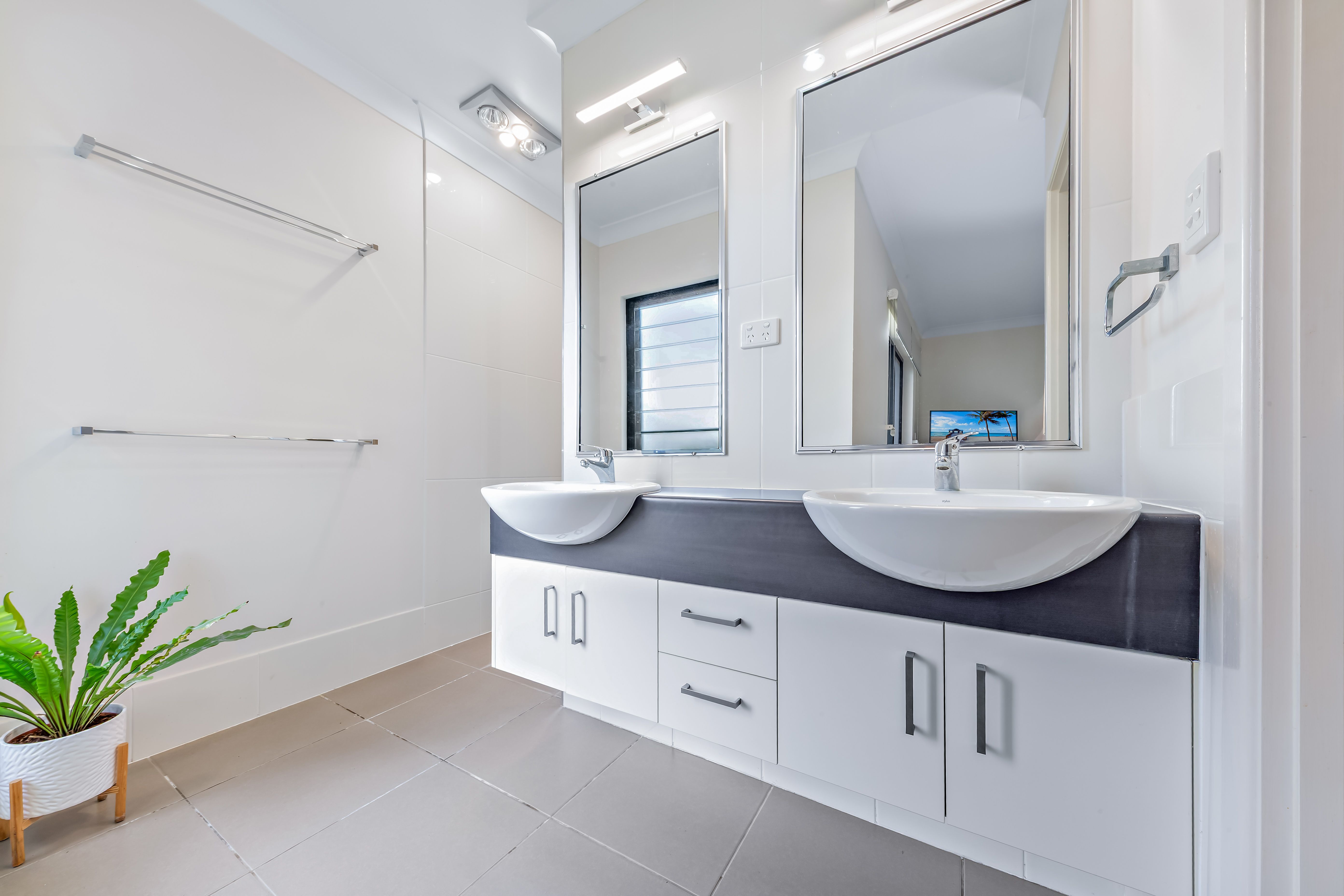 7 Beames Crescent — photo 10 of 19