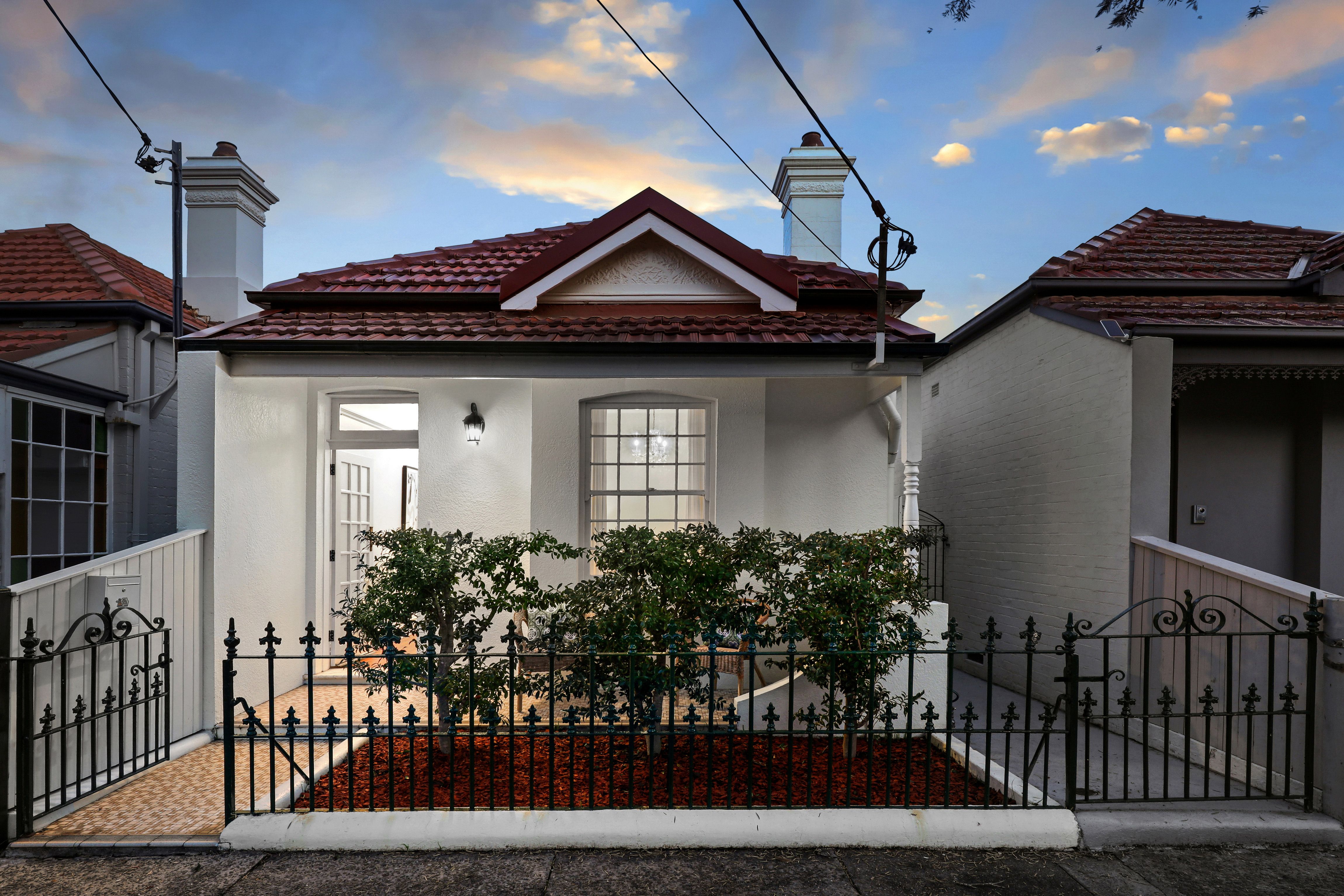 33 Clarendon Road, Stanmore NSW 2048