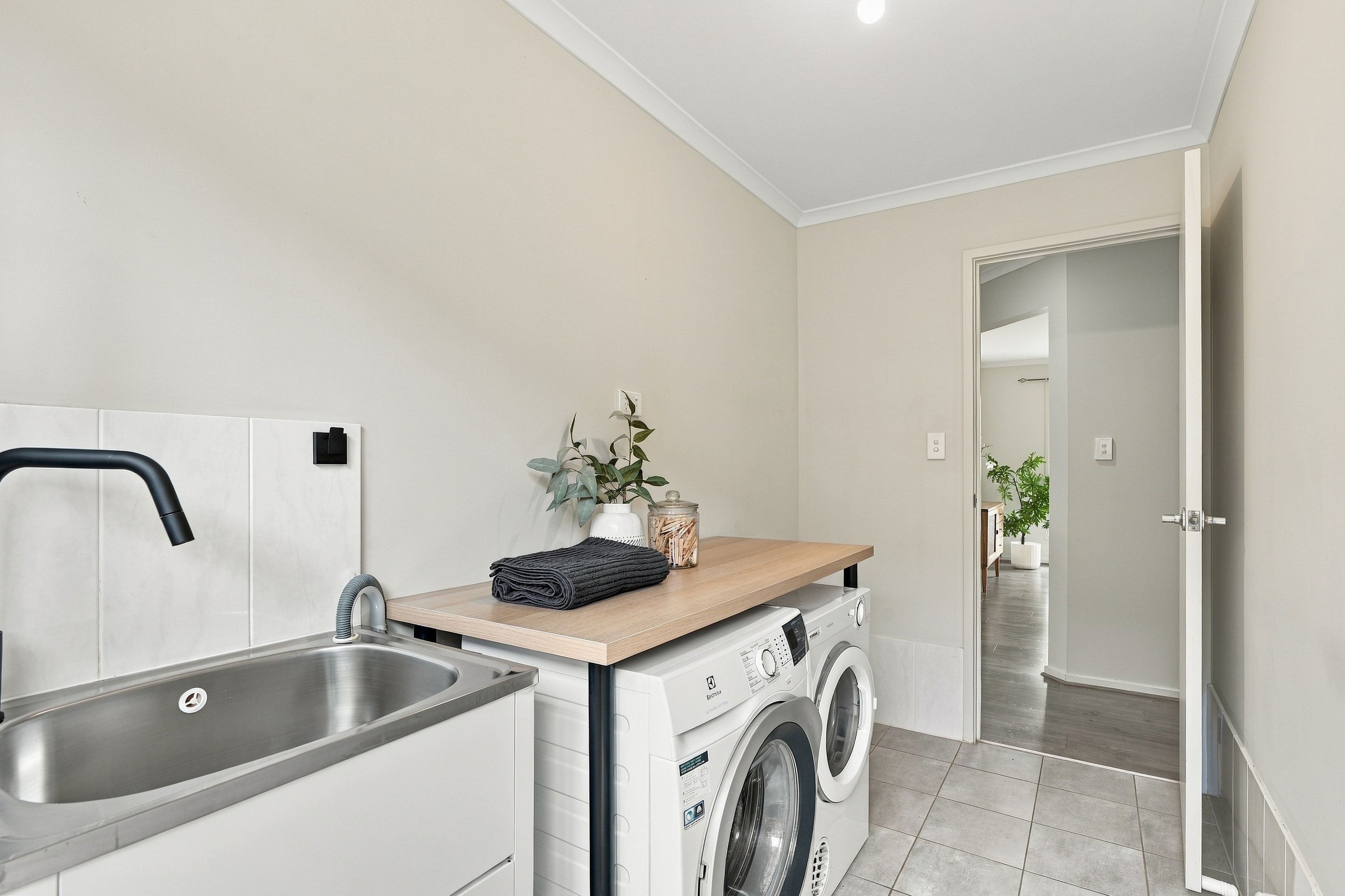 8 Levant Street — photo 6 of 17